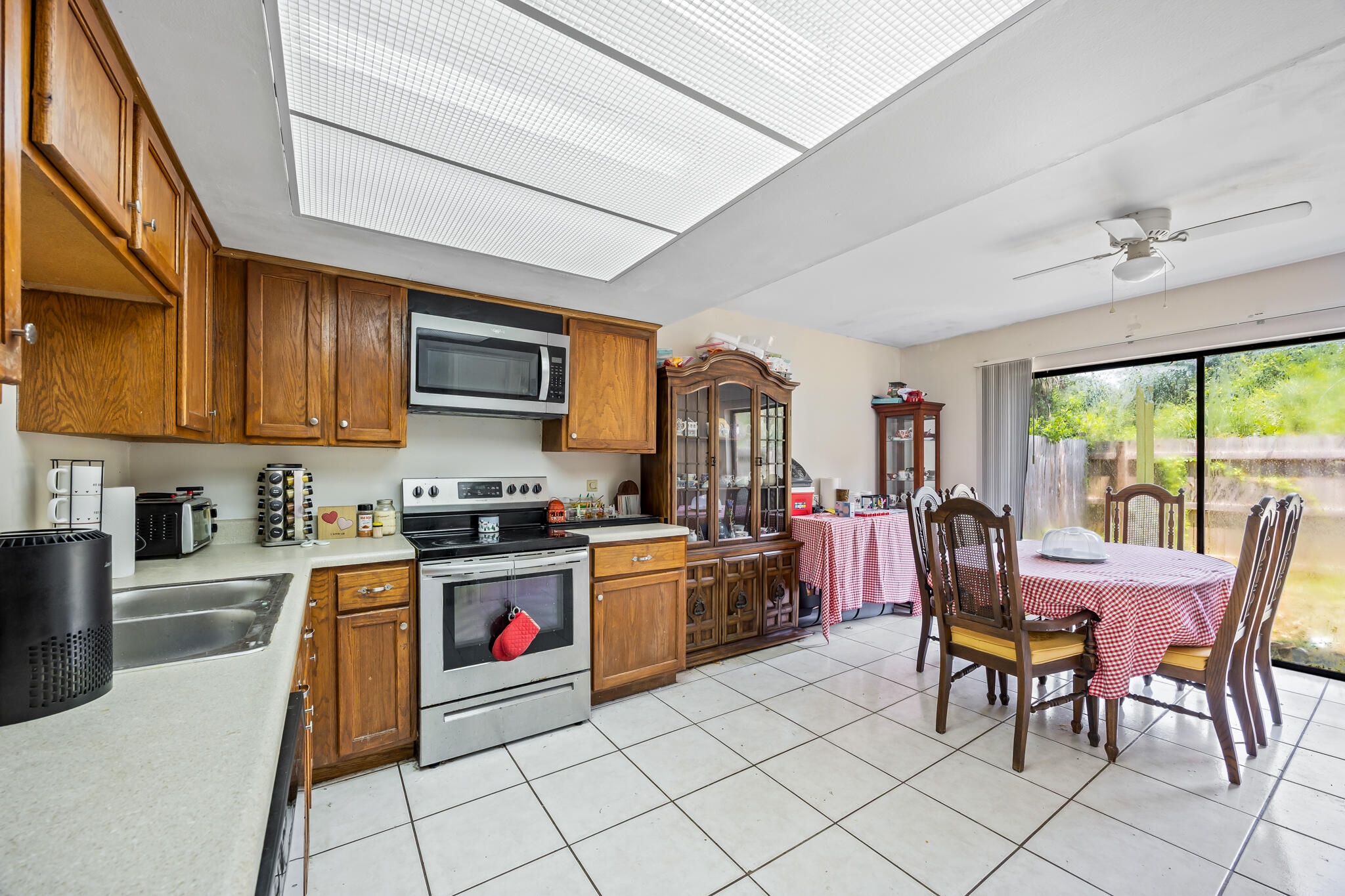 1910 South Street Property Photo 5