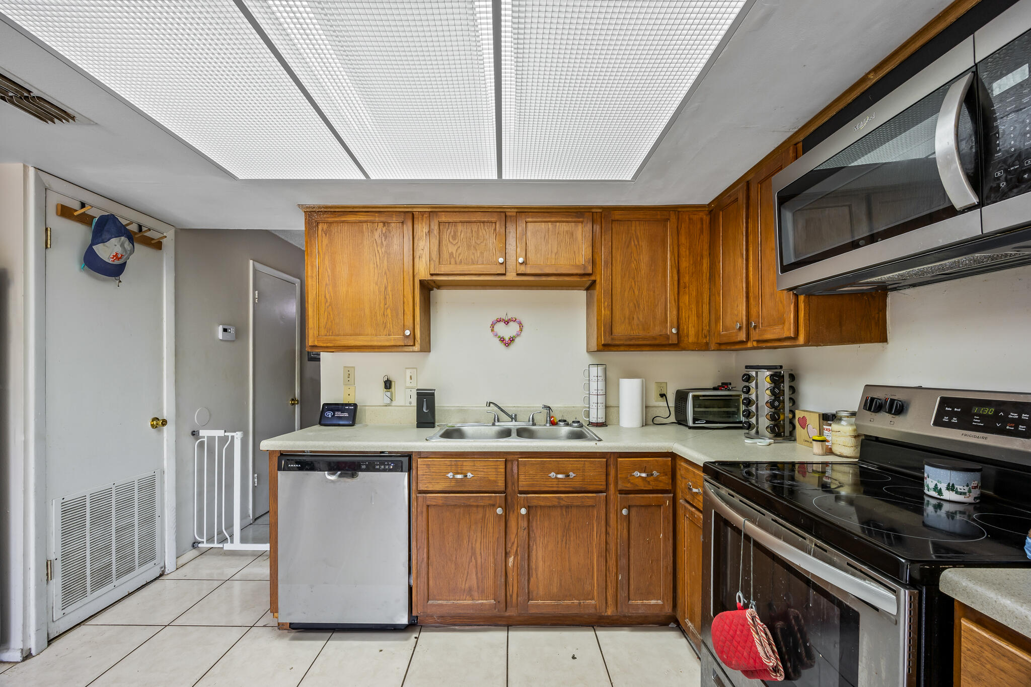 1910 South Street Property Photo 7