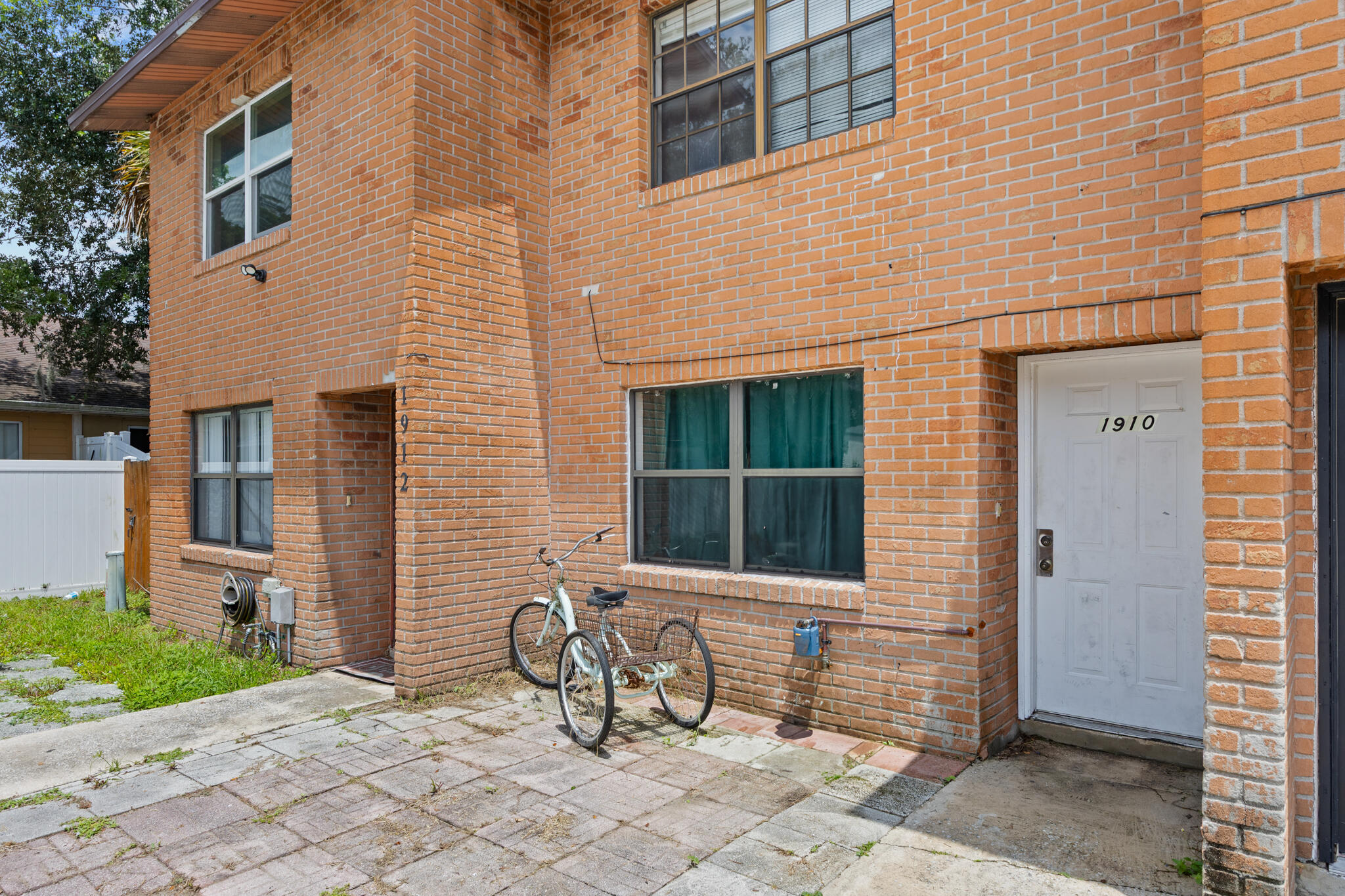 1910 South Street Property Photo 16