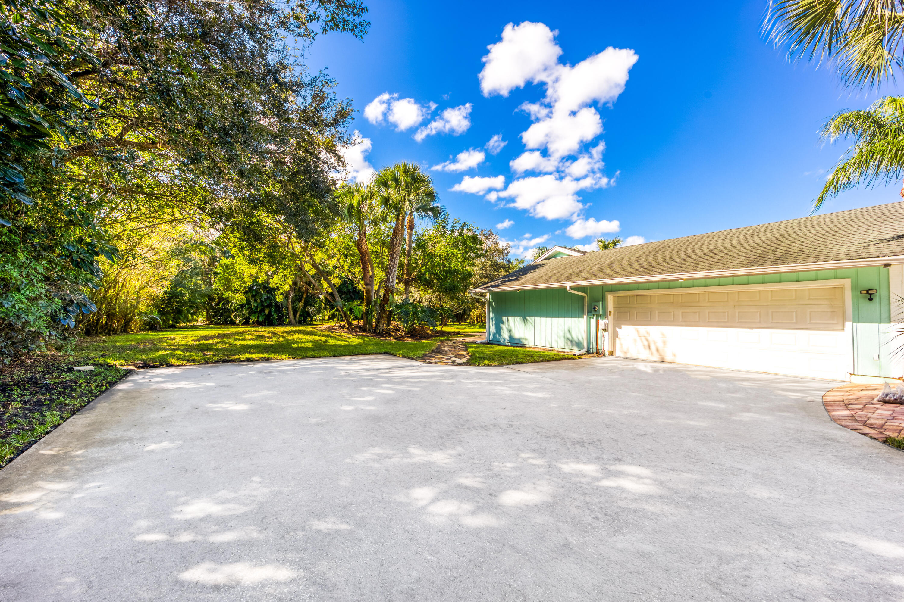 2232 Sw Racquet Club Drive Property Photo 5