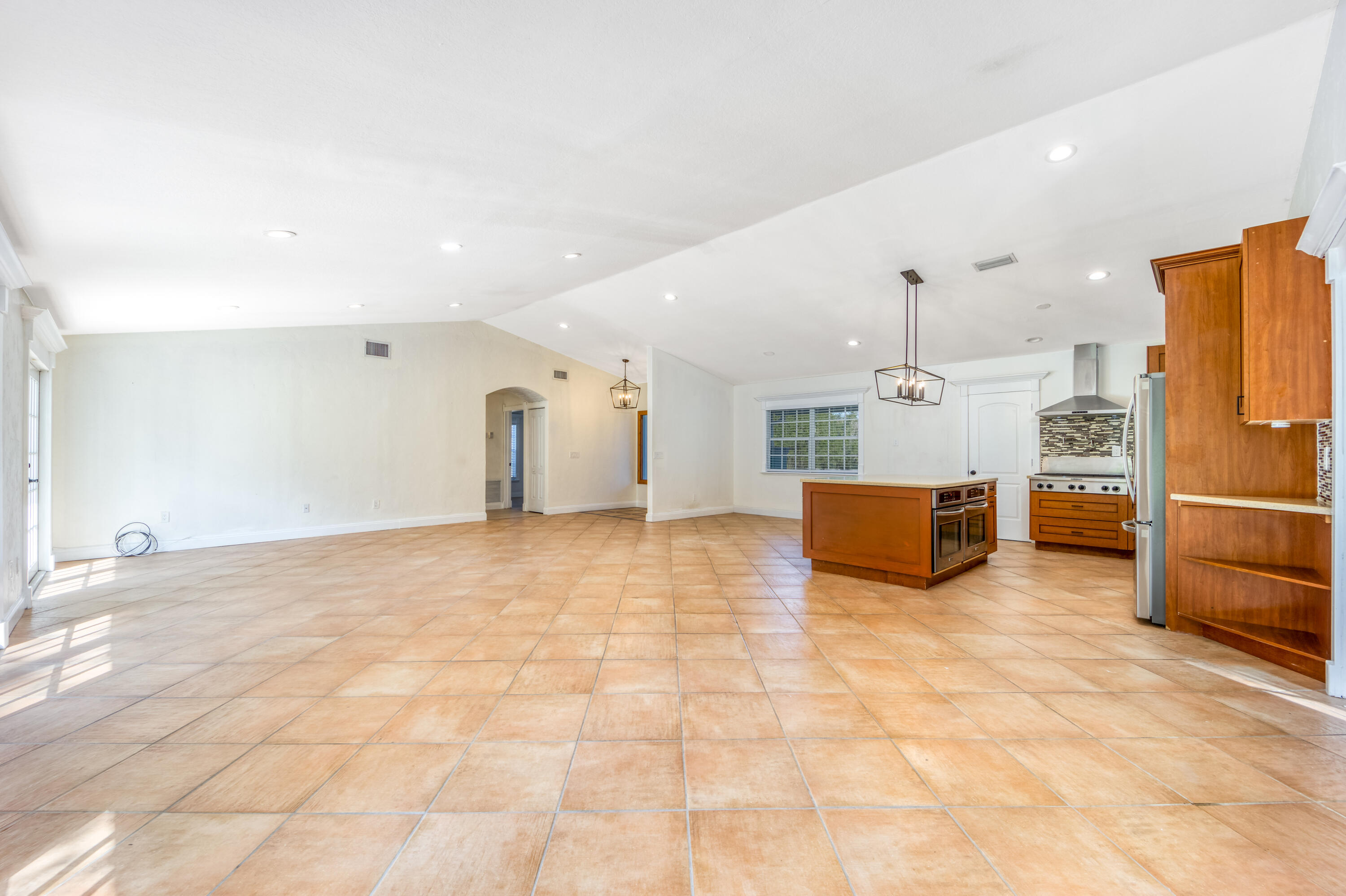 2232 Sw Racquet Club Drive Property Photo 8