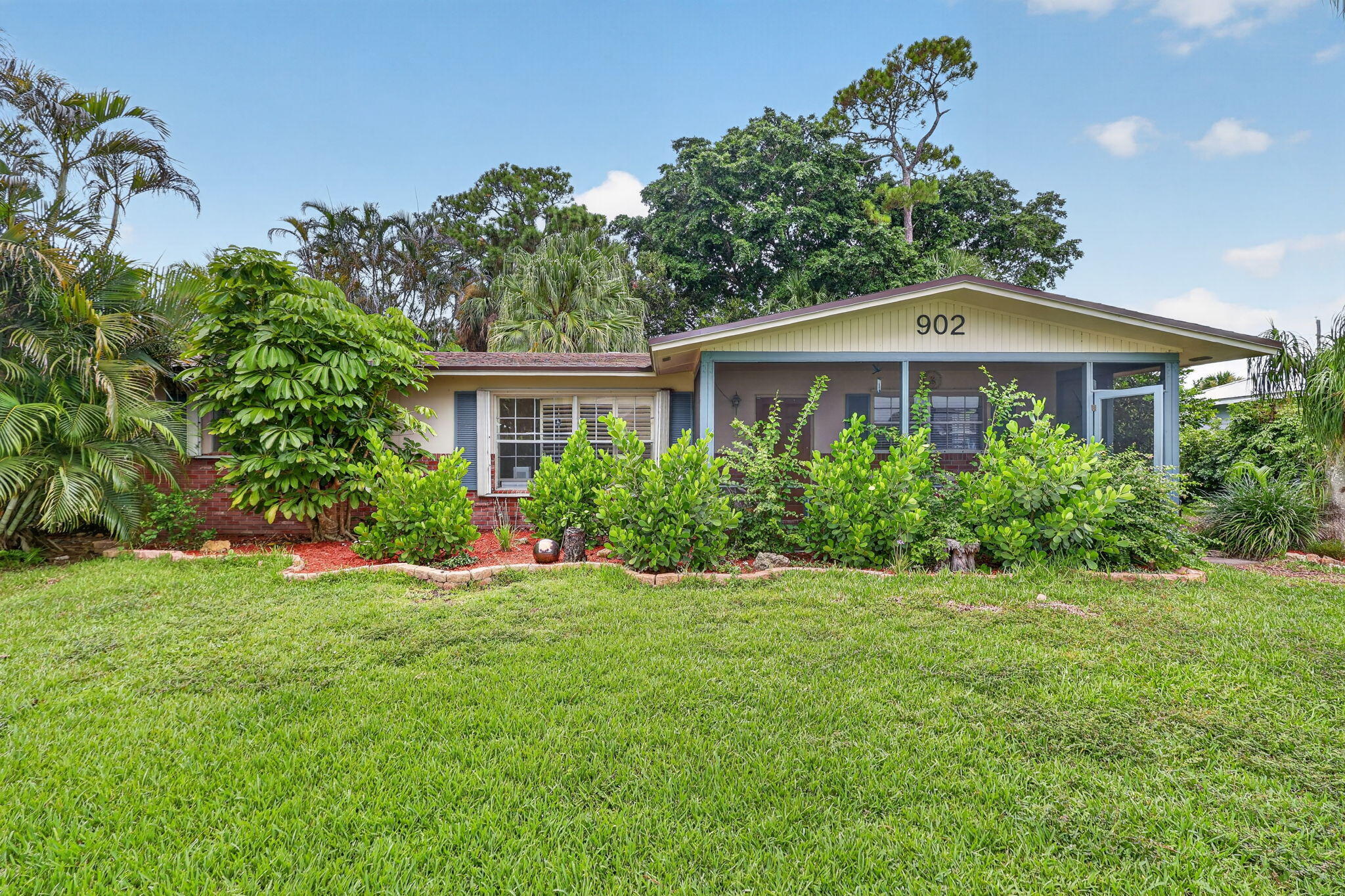 902 Se Ocean Avenue Property Photo 1
