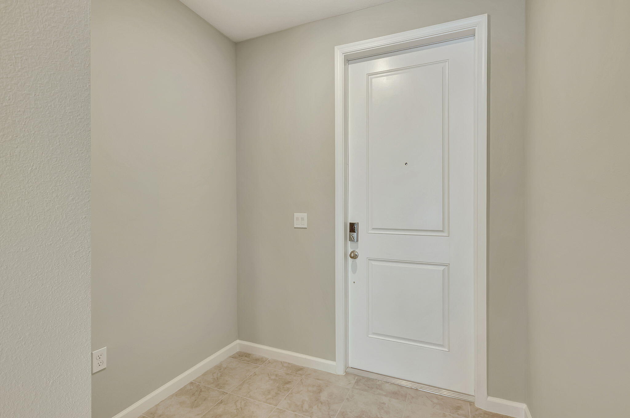 5694 Se Edgewater Circle Property Photo 4