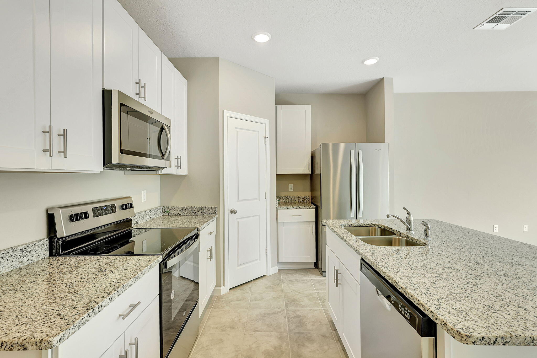 5694 Se Edgewater Circle Property Photo 6