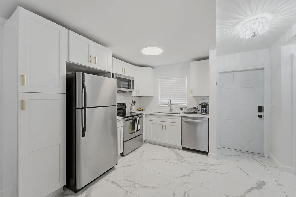 809 W Oakland Park Boulevard K2 Property Photo 2