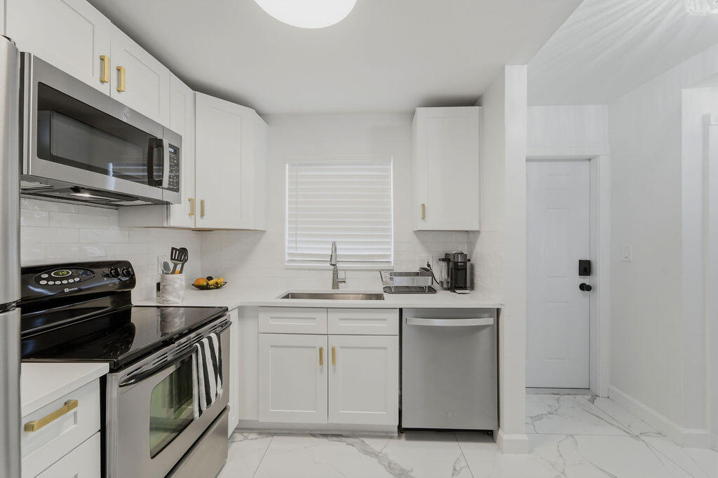 809 W Oakland Park Boulevard K2 Property Photo 4