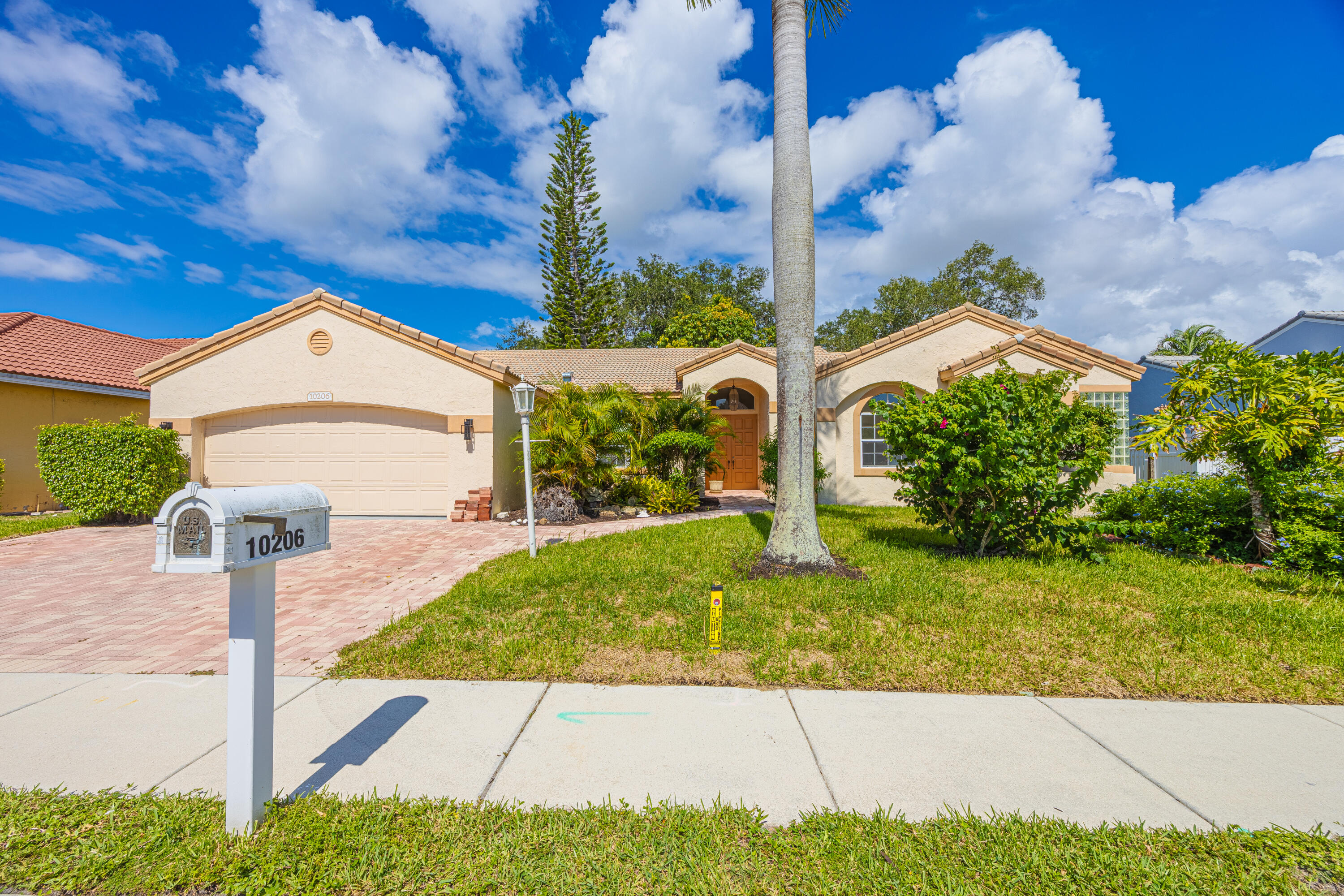 10206 Allamanda Boulevard Property Photo 1