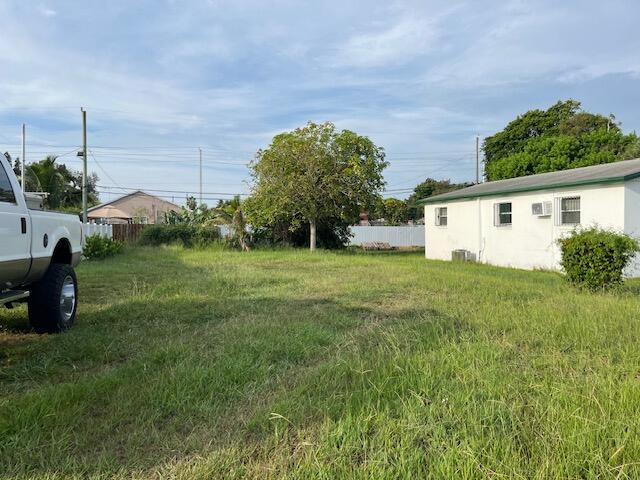 1381 W 30th Street Property Photo 1