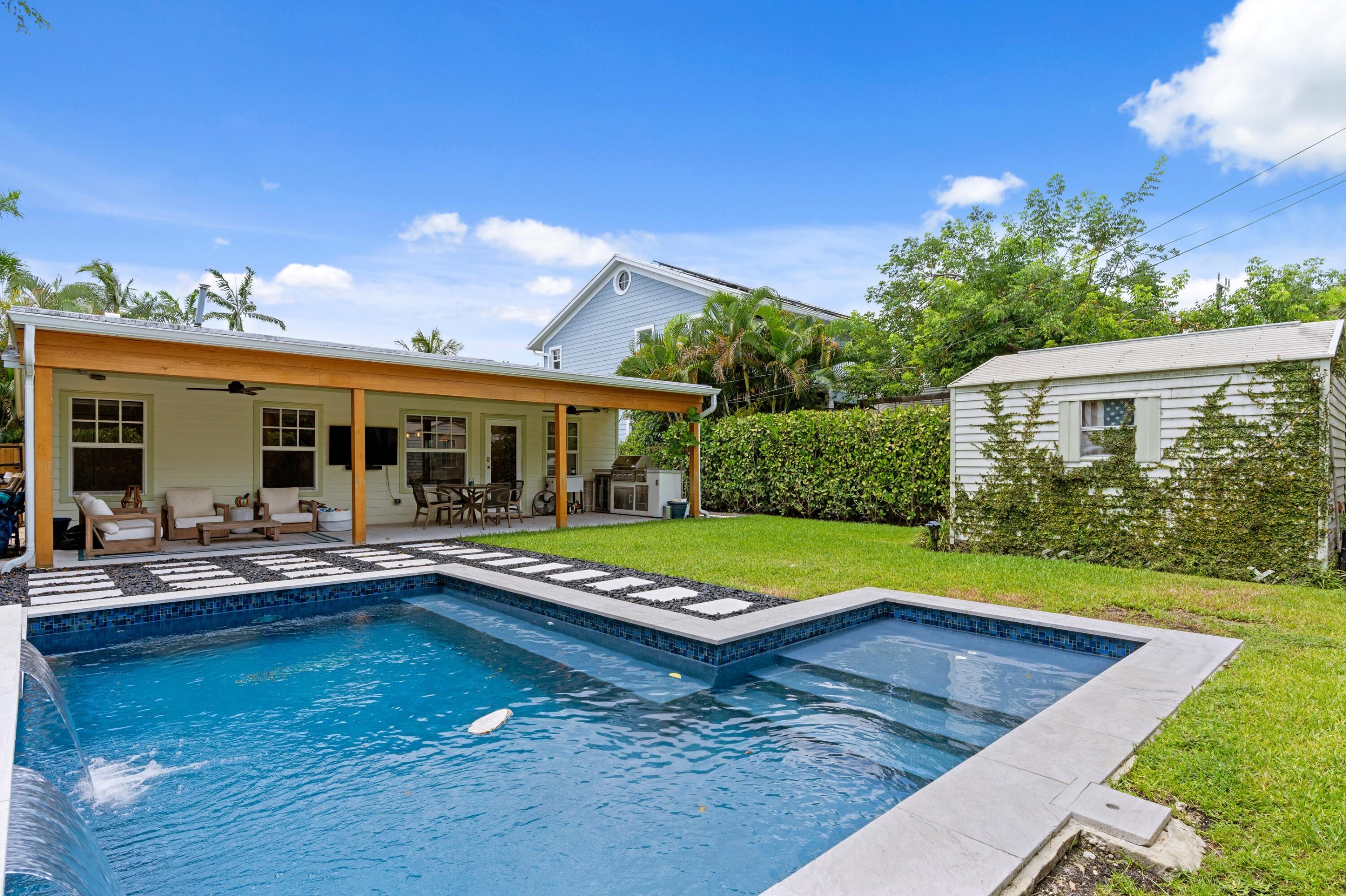 521 33rd Street Property Photo 2