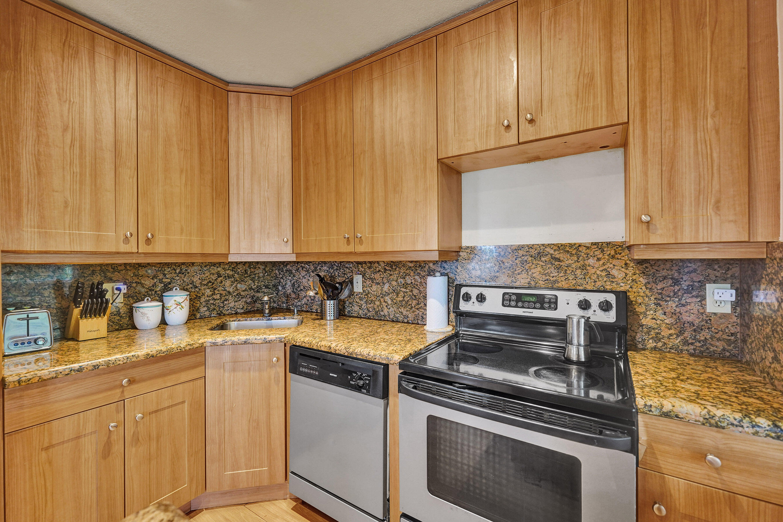 1423 Holly Heights Drive 12 Property Photo 11