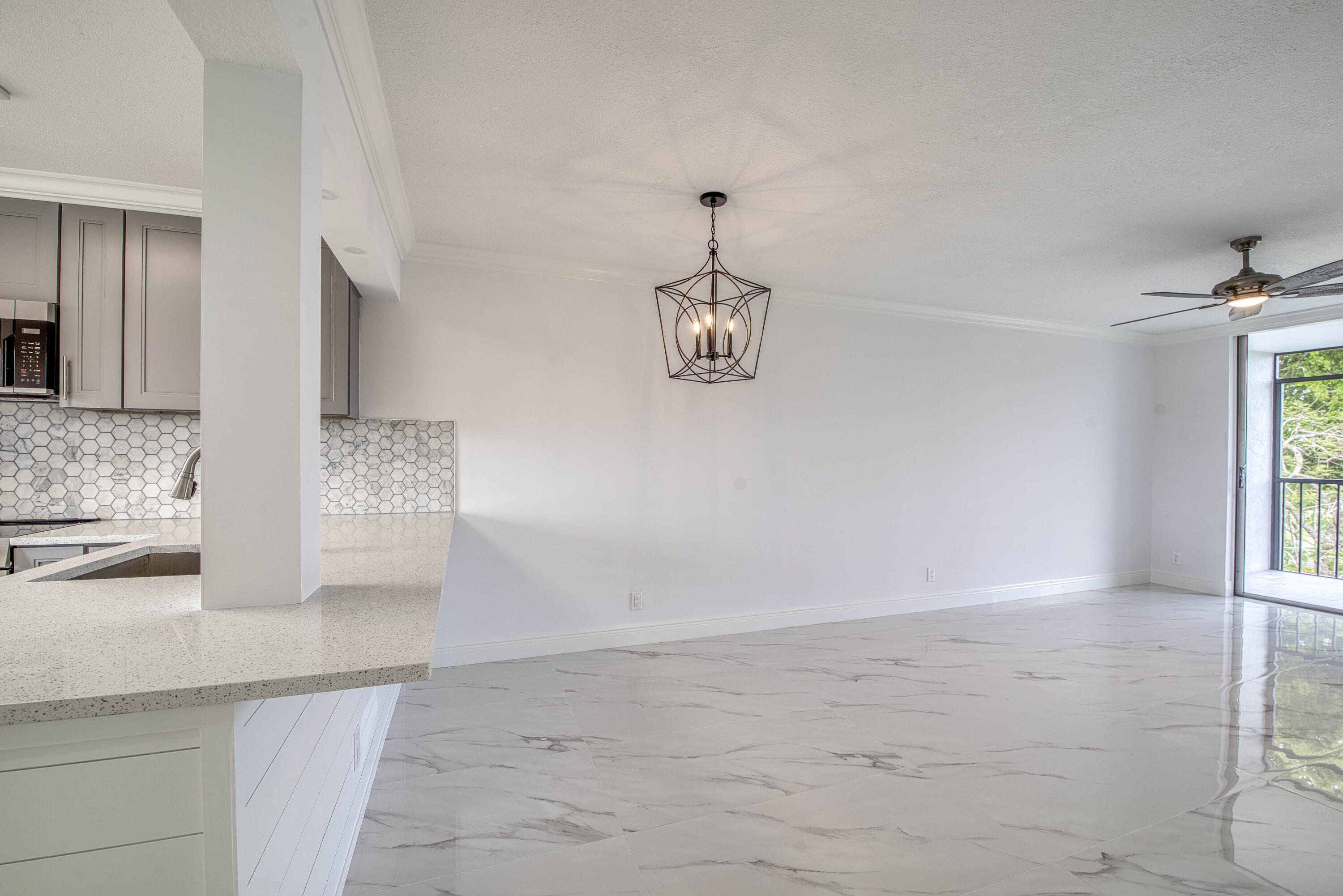 6795 Huntington Lane 406 Property Photo 3