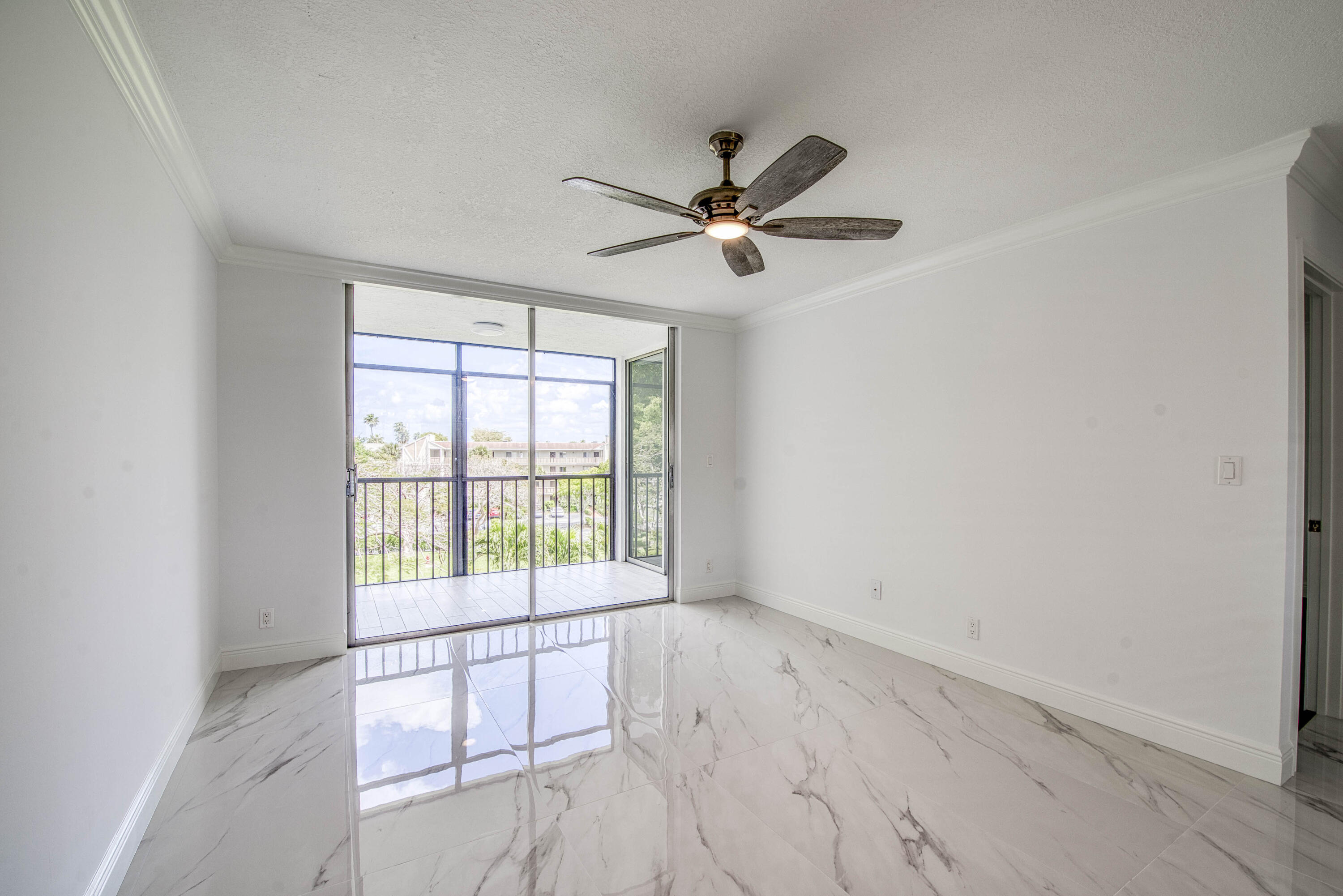 6795 Huntington Lane 406 Property Photo 4