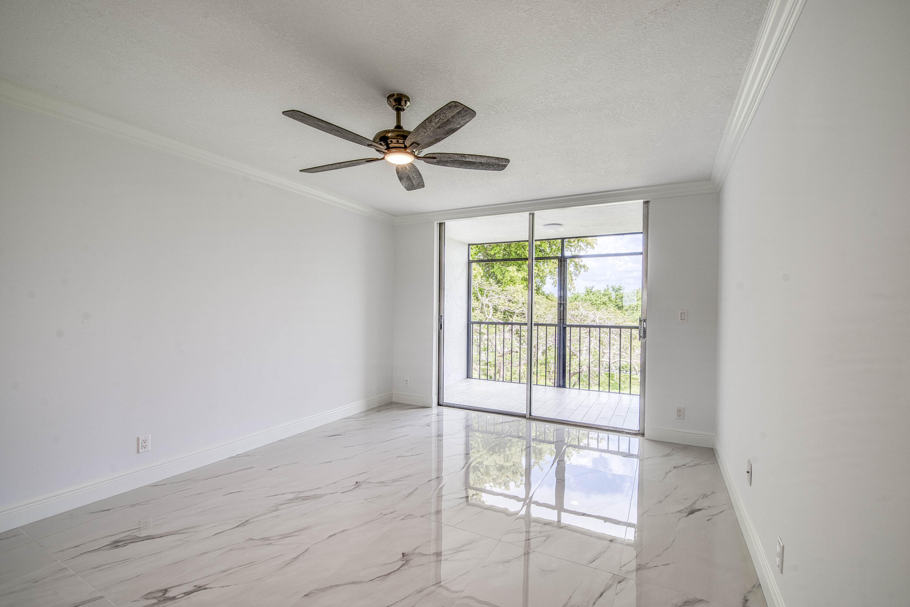 6795 Huntington Lane 406 Property Photo 5