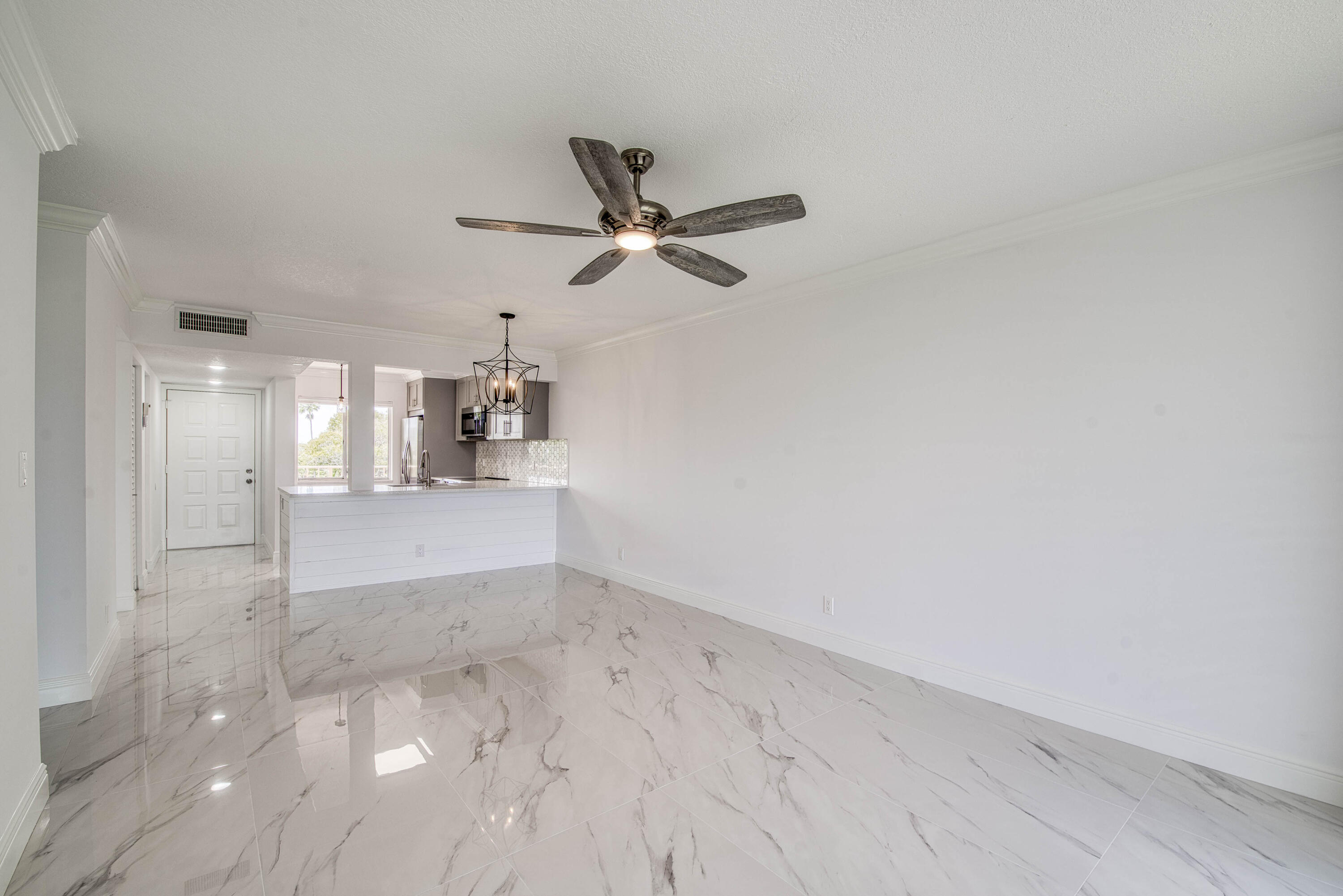 6795 Huntington Lane 406 Property Photo 6