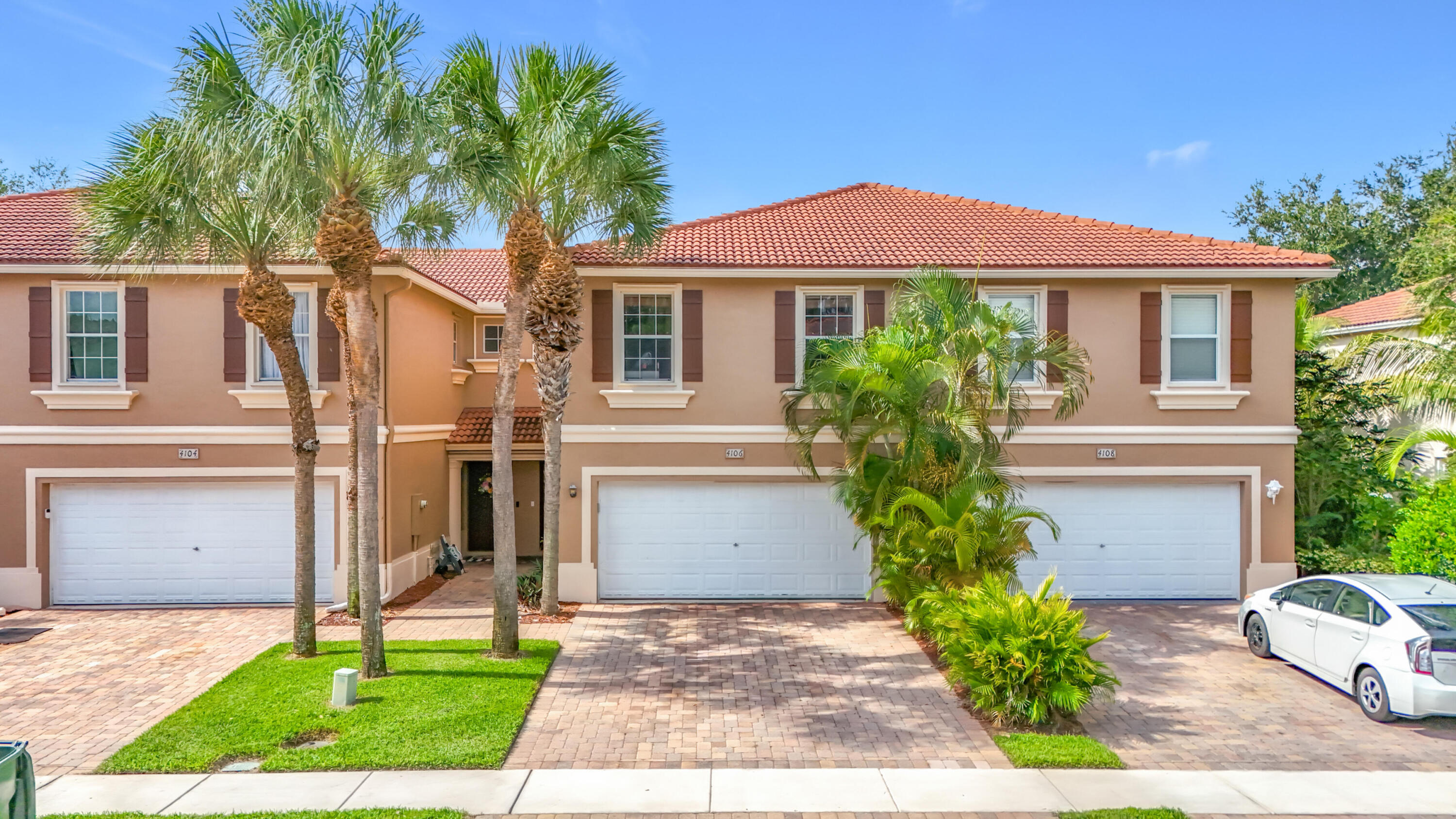 4106 Windmill Palm Way Property Photo 4