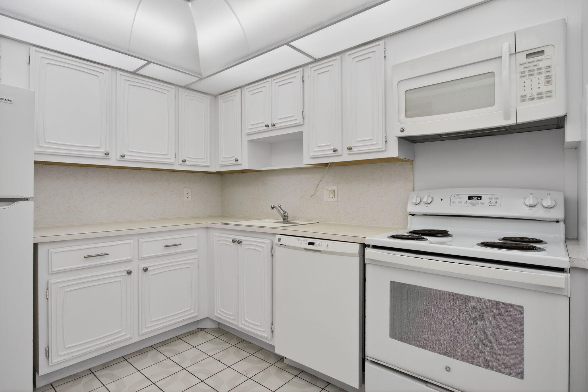 2651 S Palm Aire Drive 302 Property Photo 4