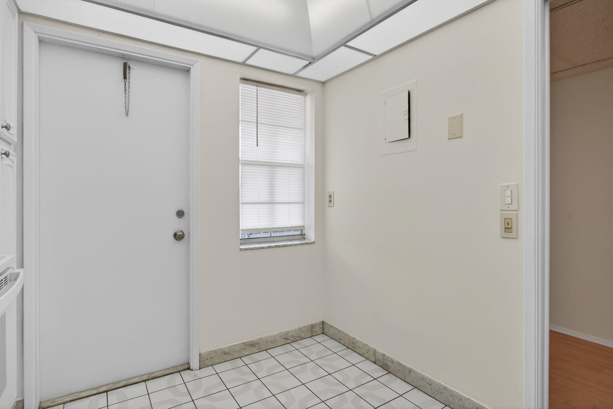 2651 S Palm Aire Drive 302 Property Photo 6