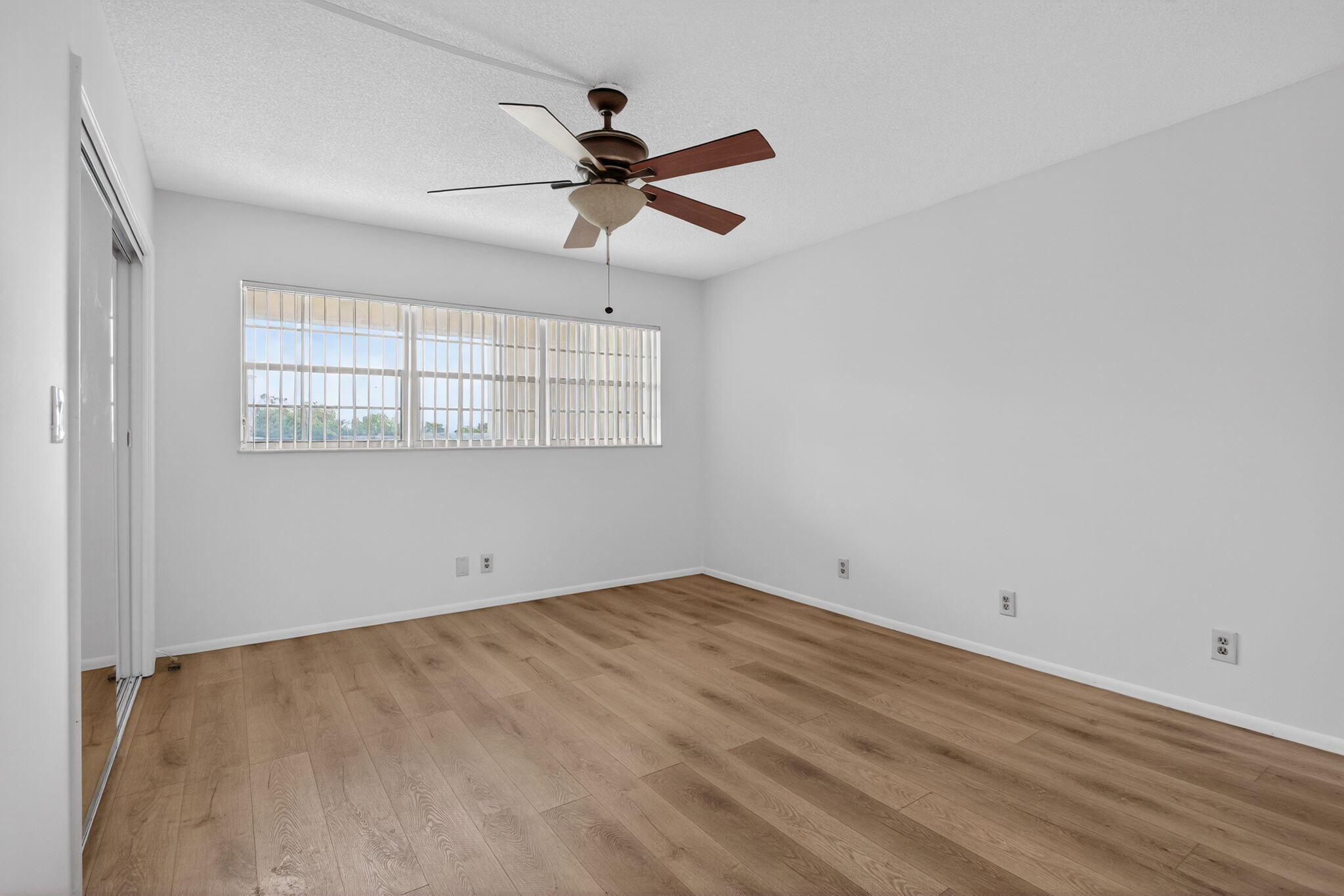 2651 S Palm Aire Drive 302 Property Photo 23