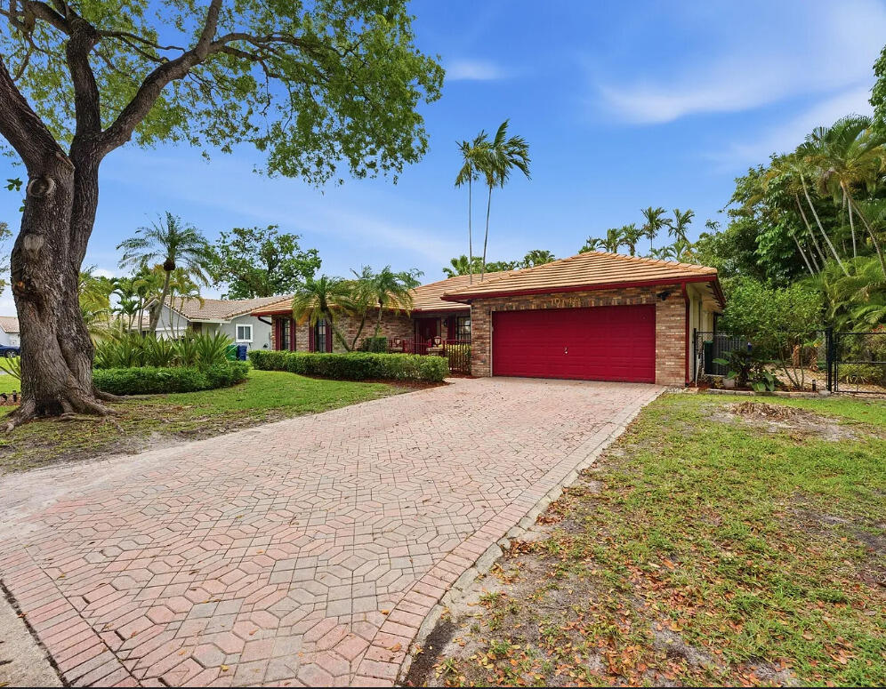 10740 Nw 19th Street Property Photo 2