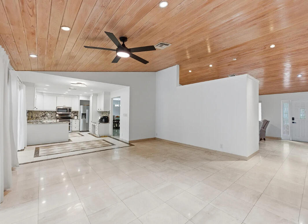 10740 Nw 19th Street Property Photo 4