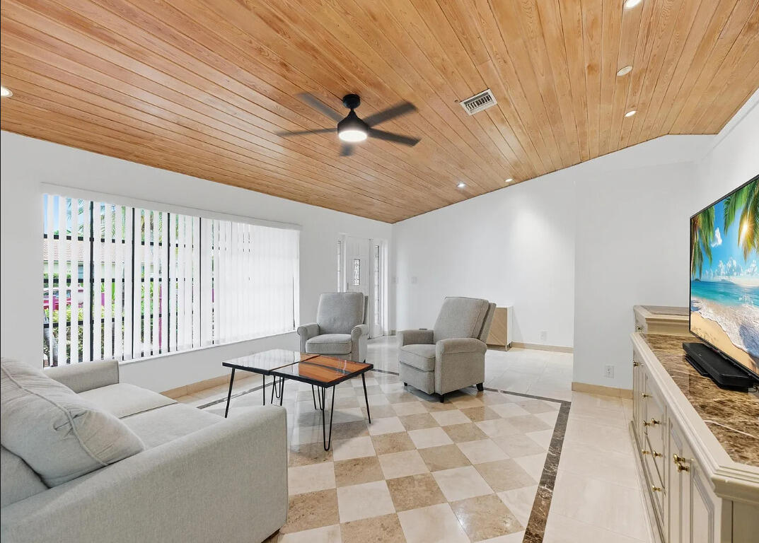 10740 Nw 19th Street Property Photo 5