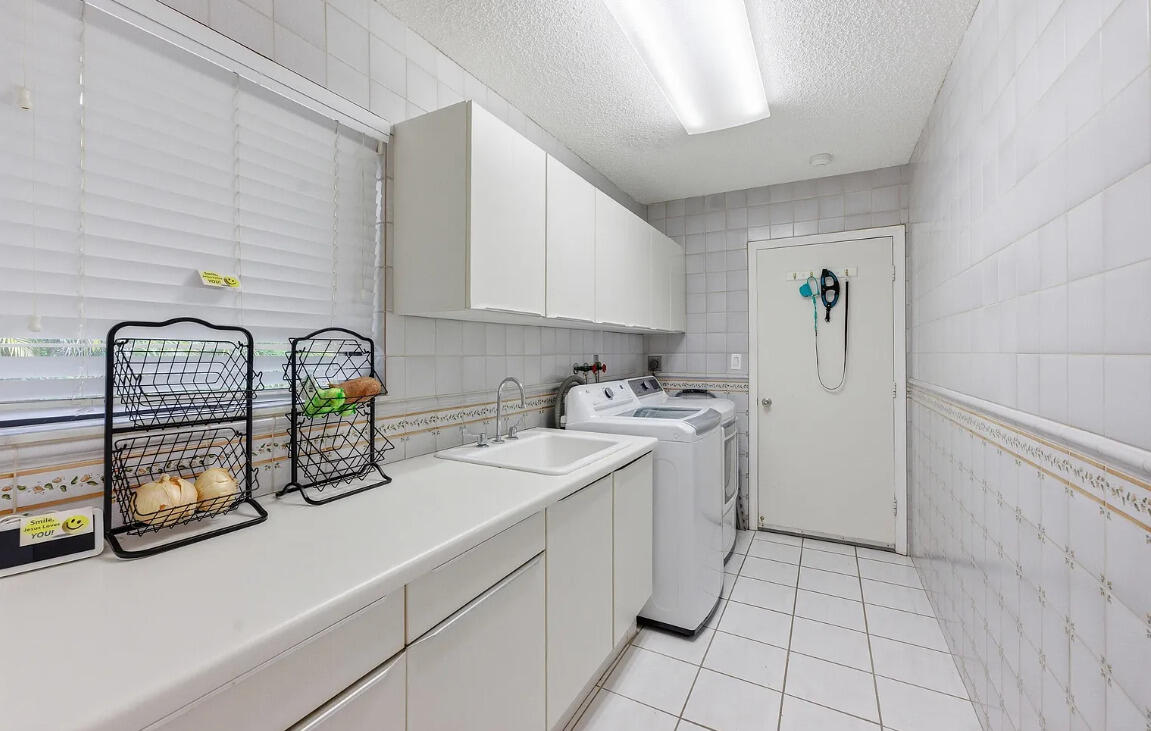 10740 Nw 19th Street Property Photo 16