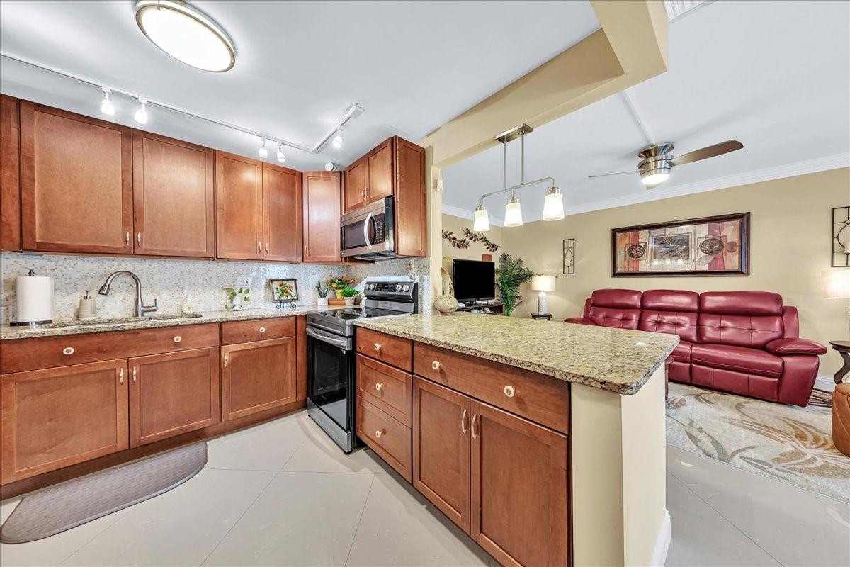 2047 Wolverton C Property Photo 3