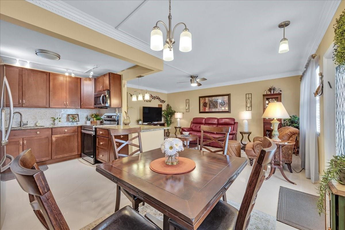 2047 Wolverton C Property Photo 6