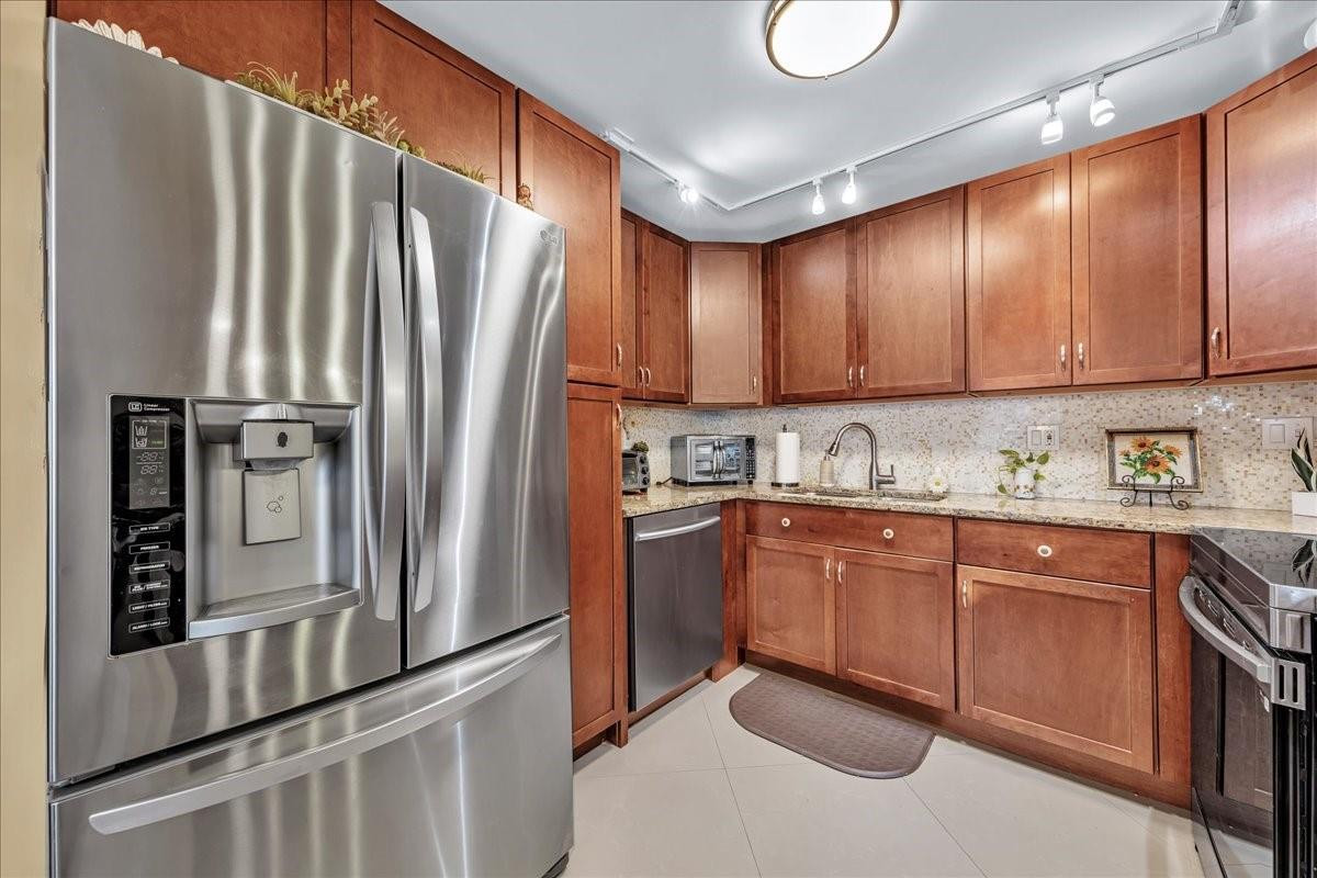 2047 Wolverton C Property Photo 8