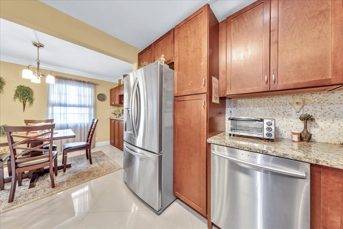 2047 Wolverton C Property Photo 11