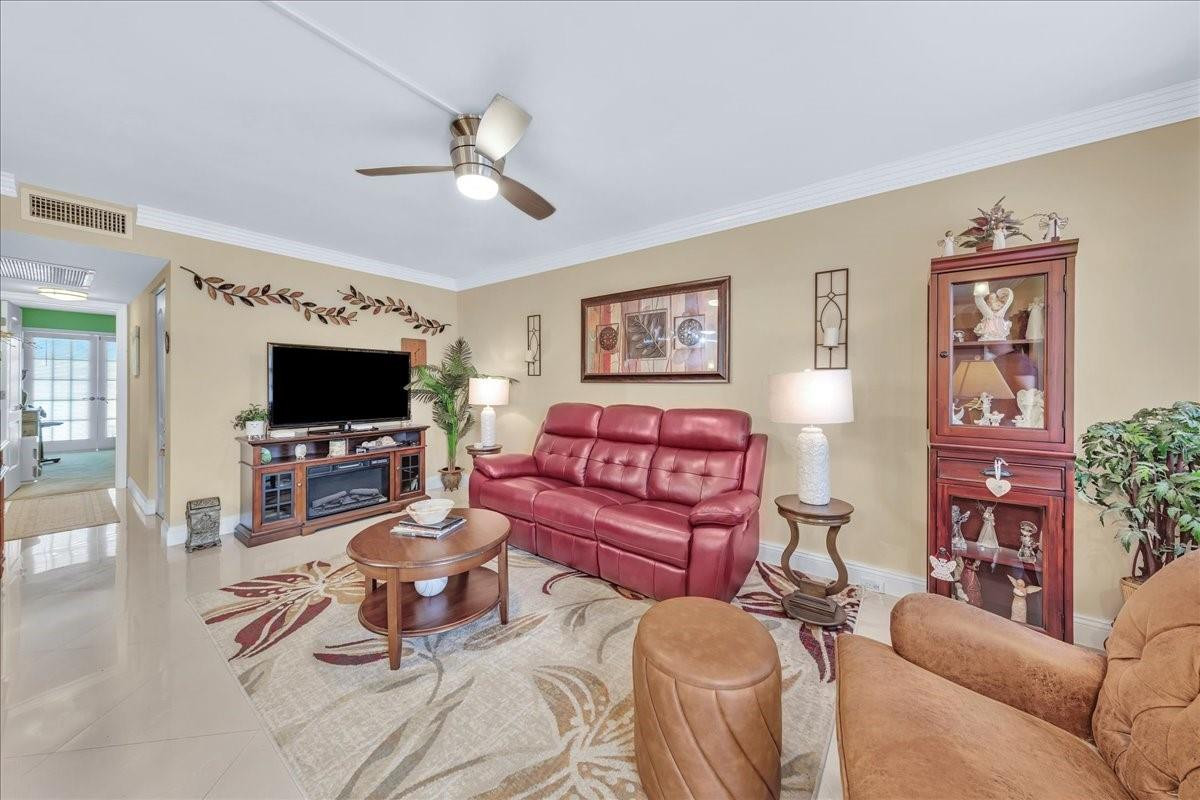 2047 Wolverton C Property Photo 12