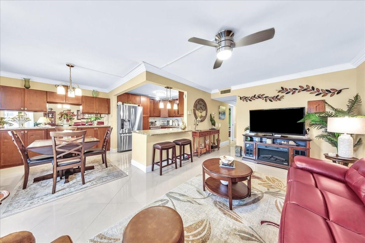 2047 Wolverton C Property Photo 13