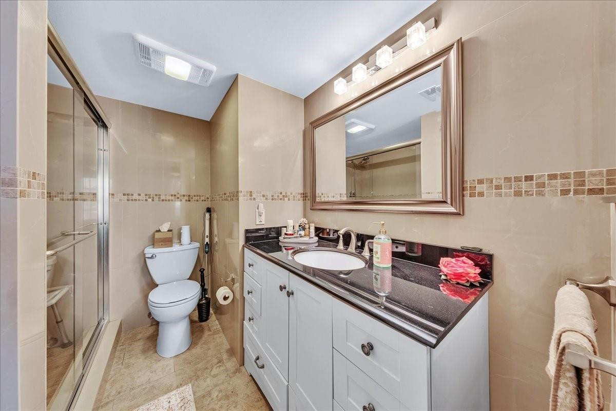 2047 Wolverton C Property Photo 19