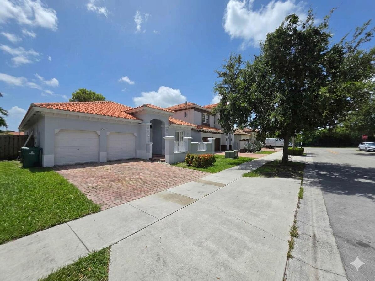 1821 SW 152nd Court Property Photo 1