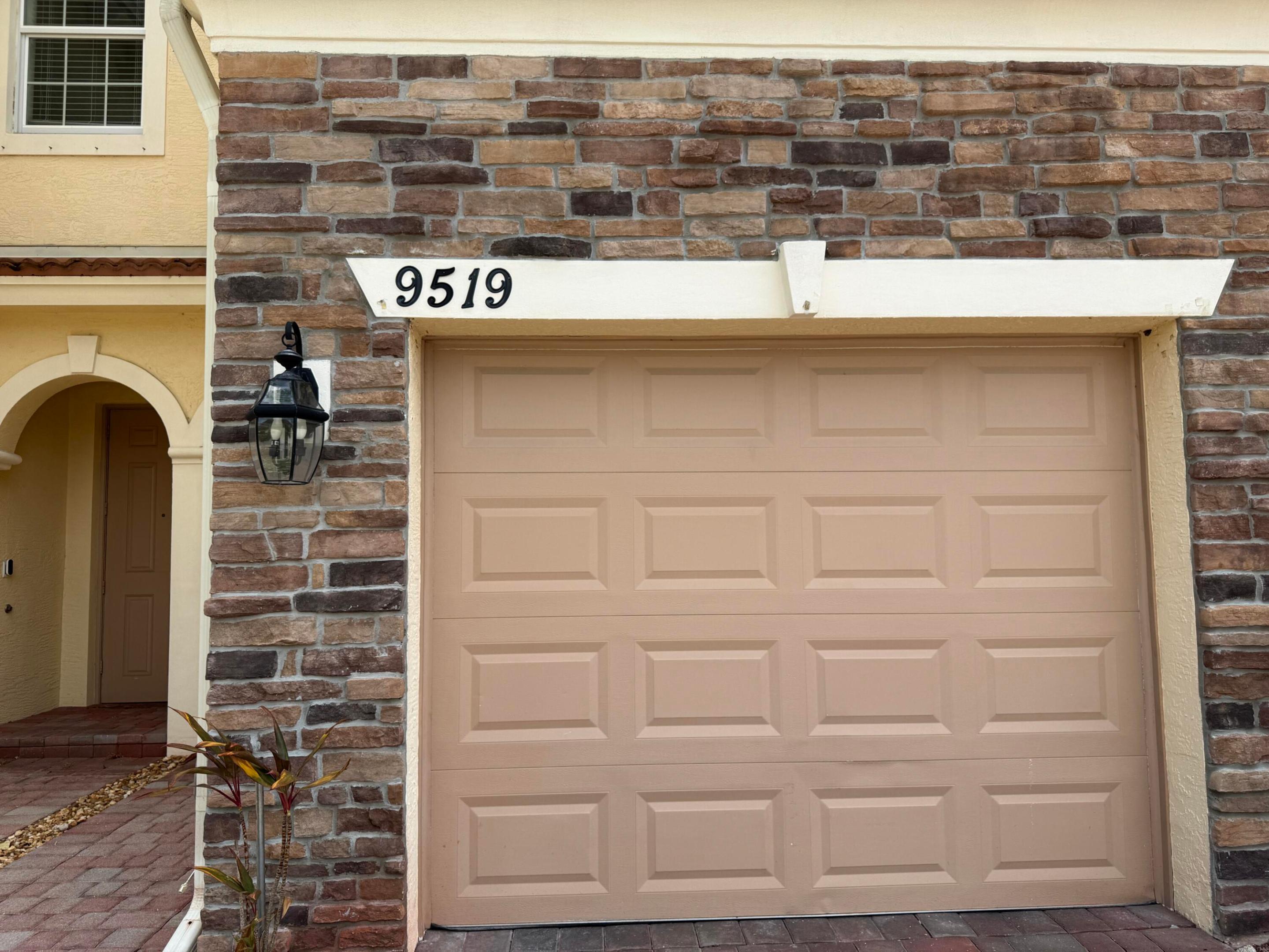 9519 Sw Merlin Court Property Photo 2