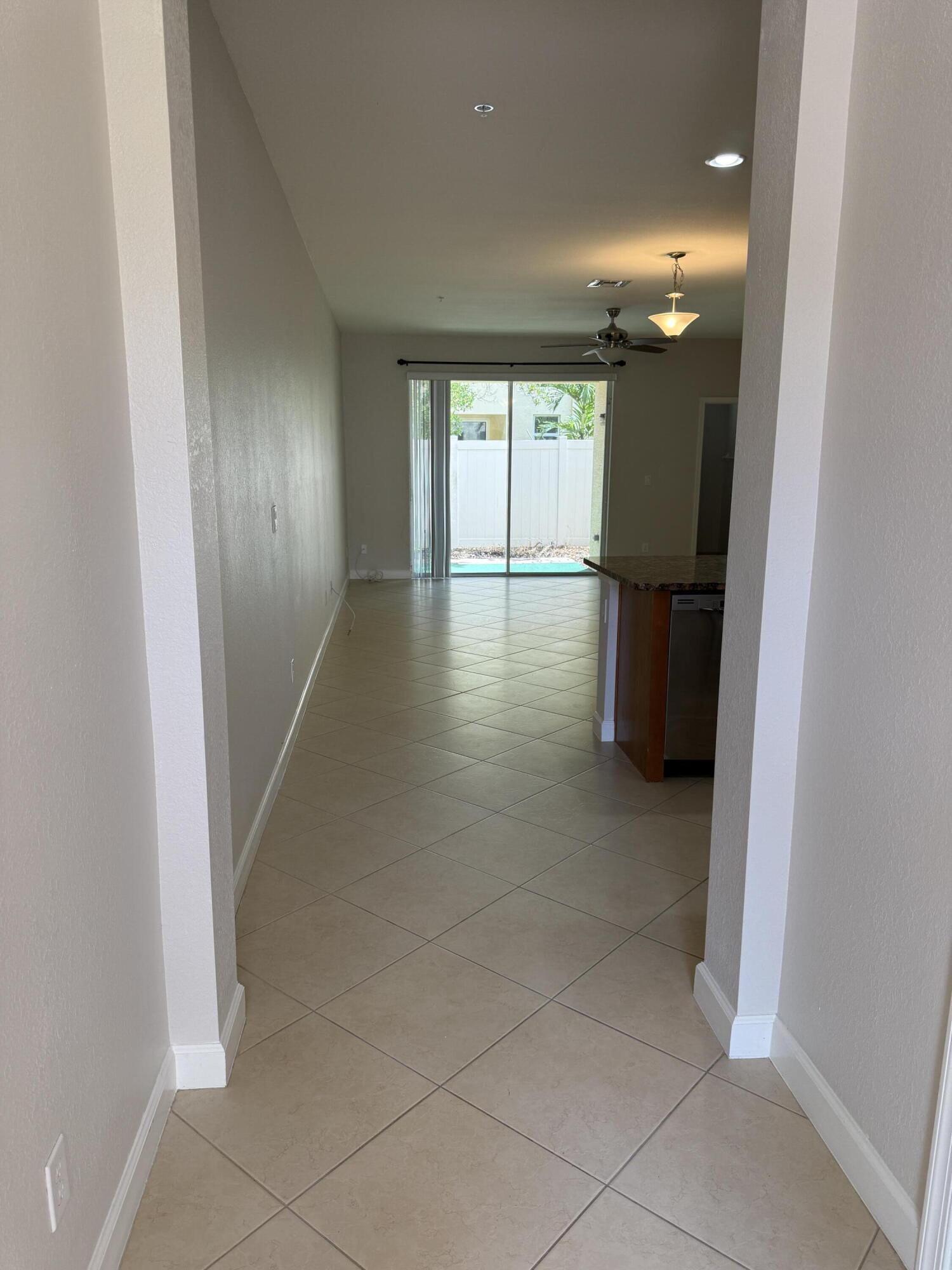 9519 Sw Merlin Court Property Photo 4