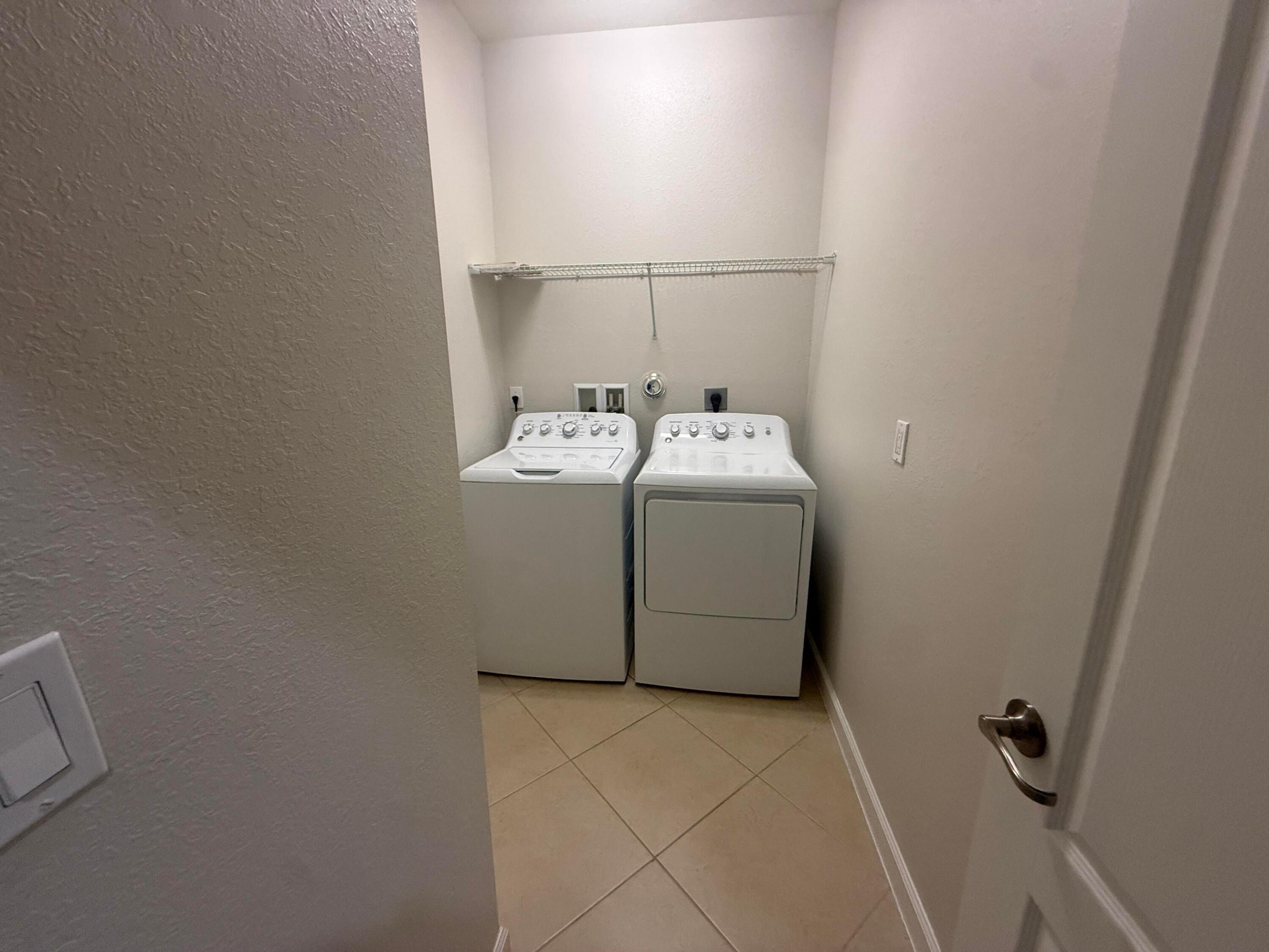 9519 Sw Merlin Court Property Photo 13