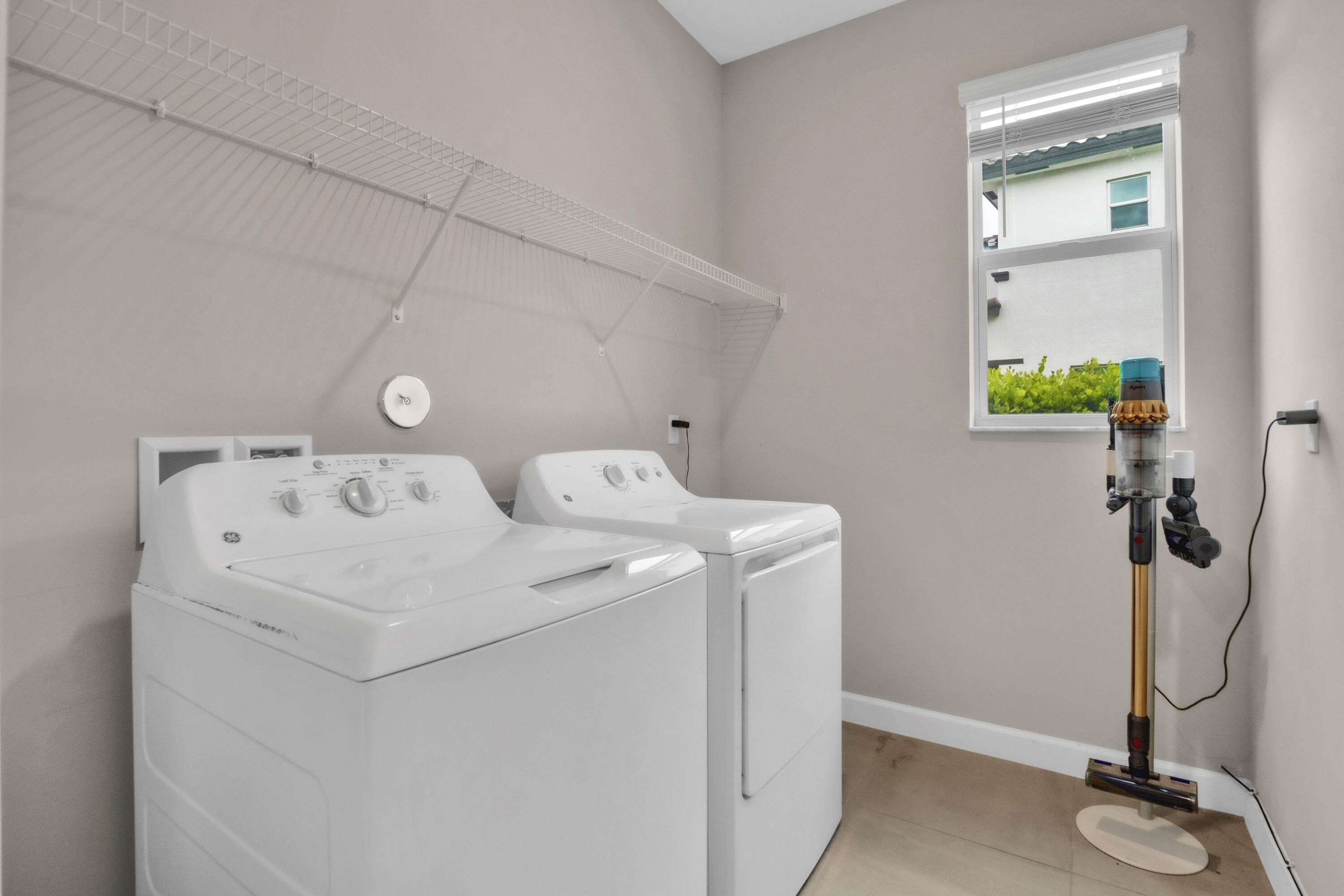 1304 Whitcombe Drive Property Photo 9