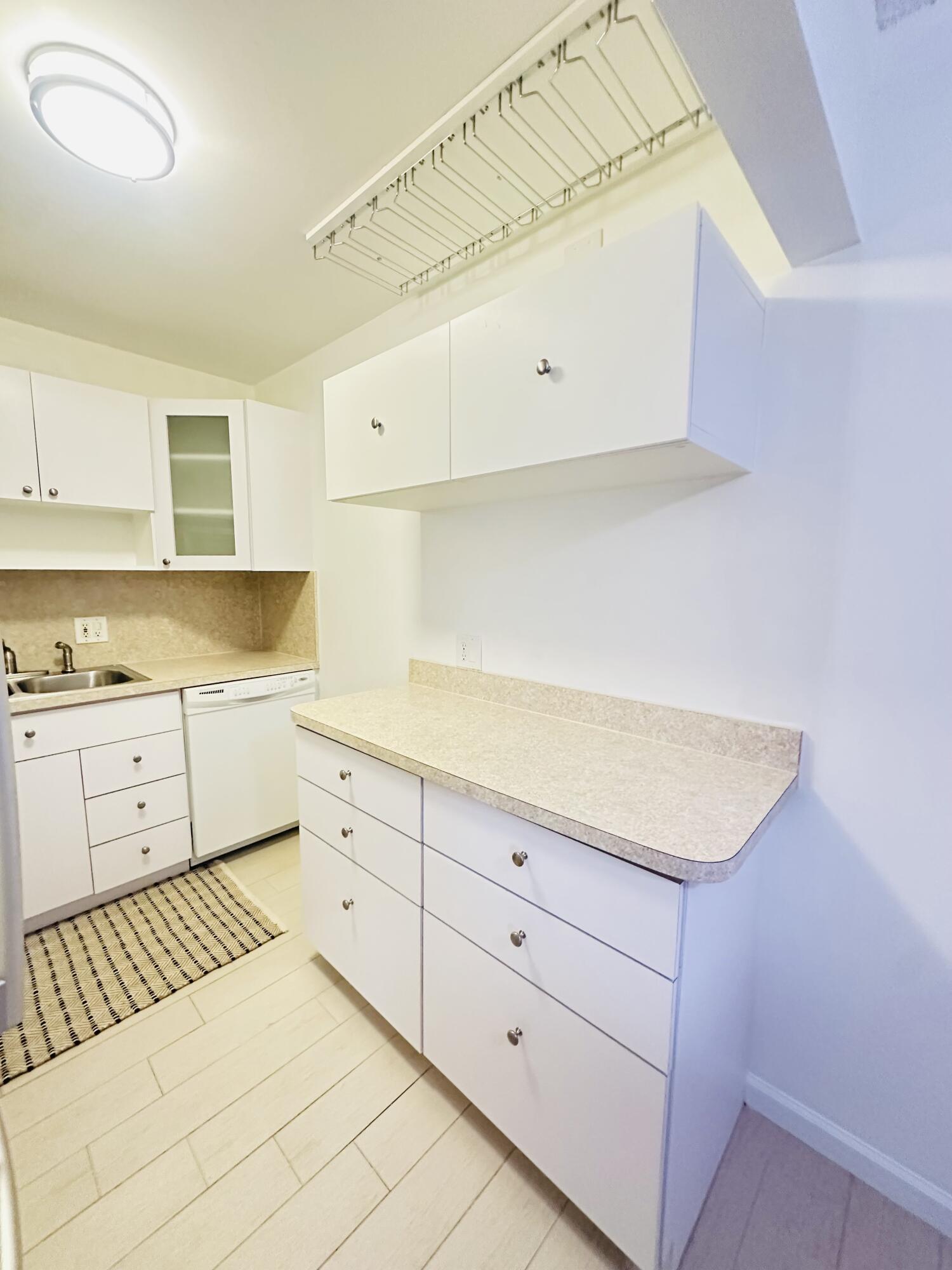 371 Markham Q Property Photo 10