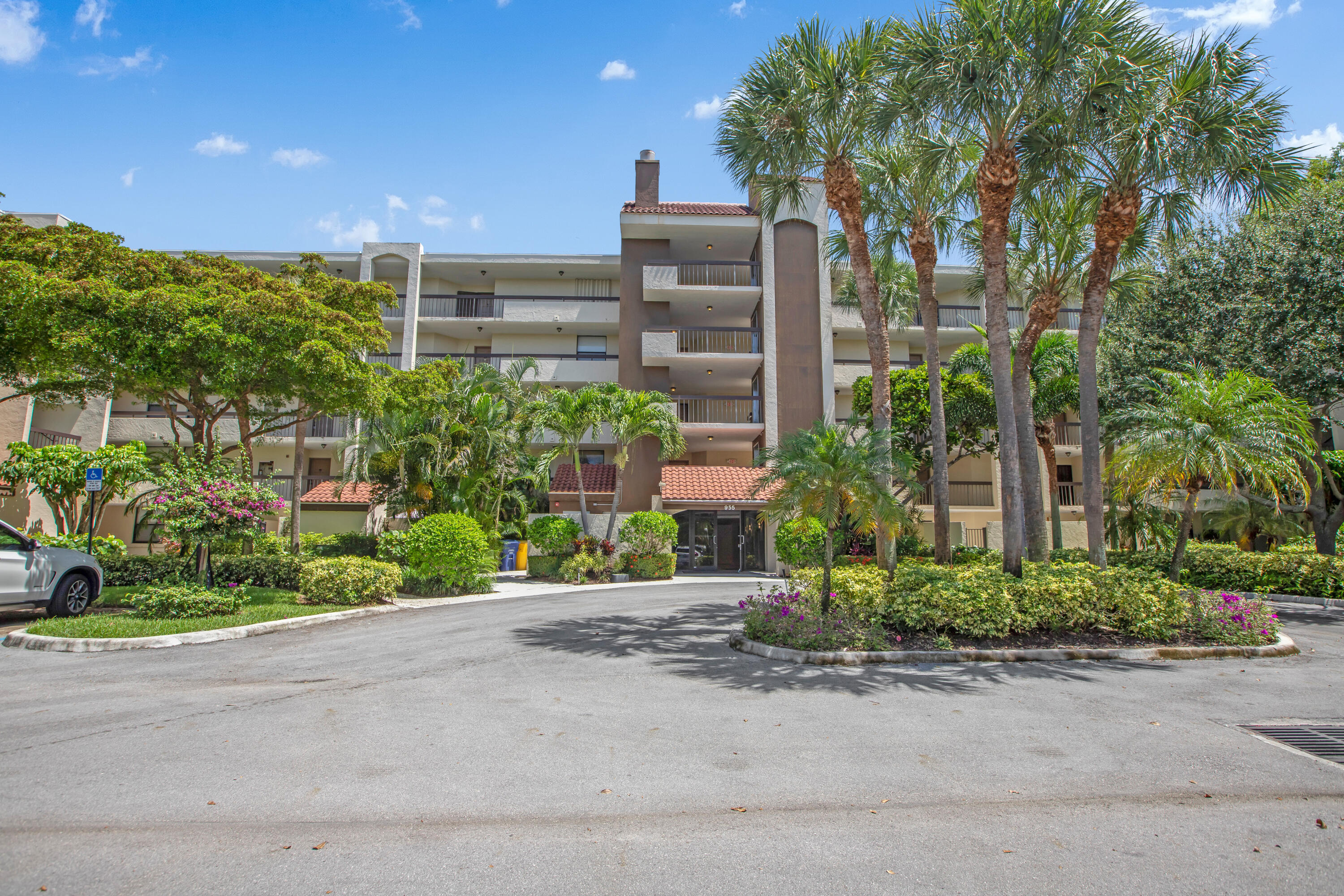 955 Egret Circle 104 Property Photo 2