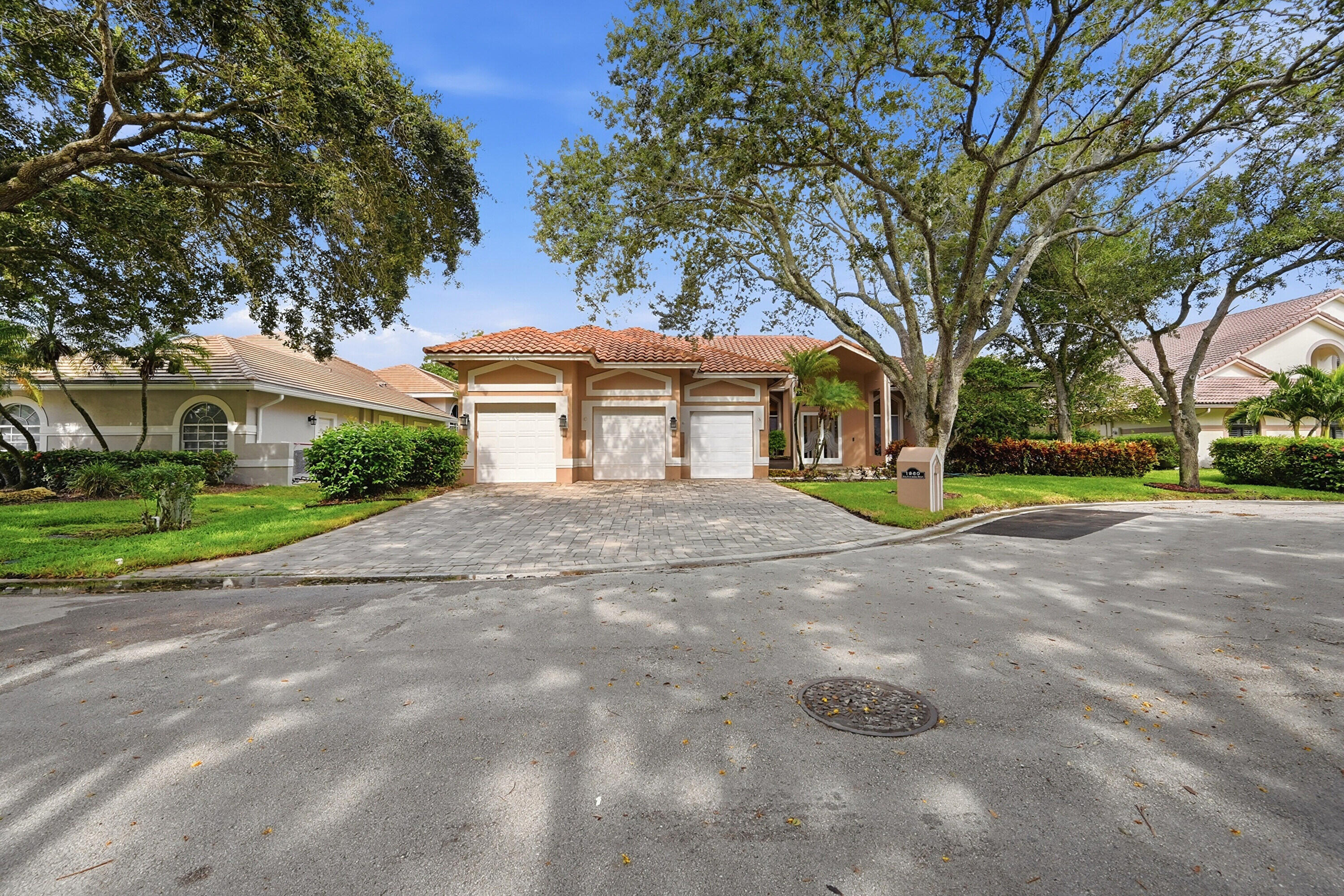 1960 Hartford Way Property Photo 4