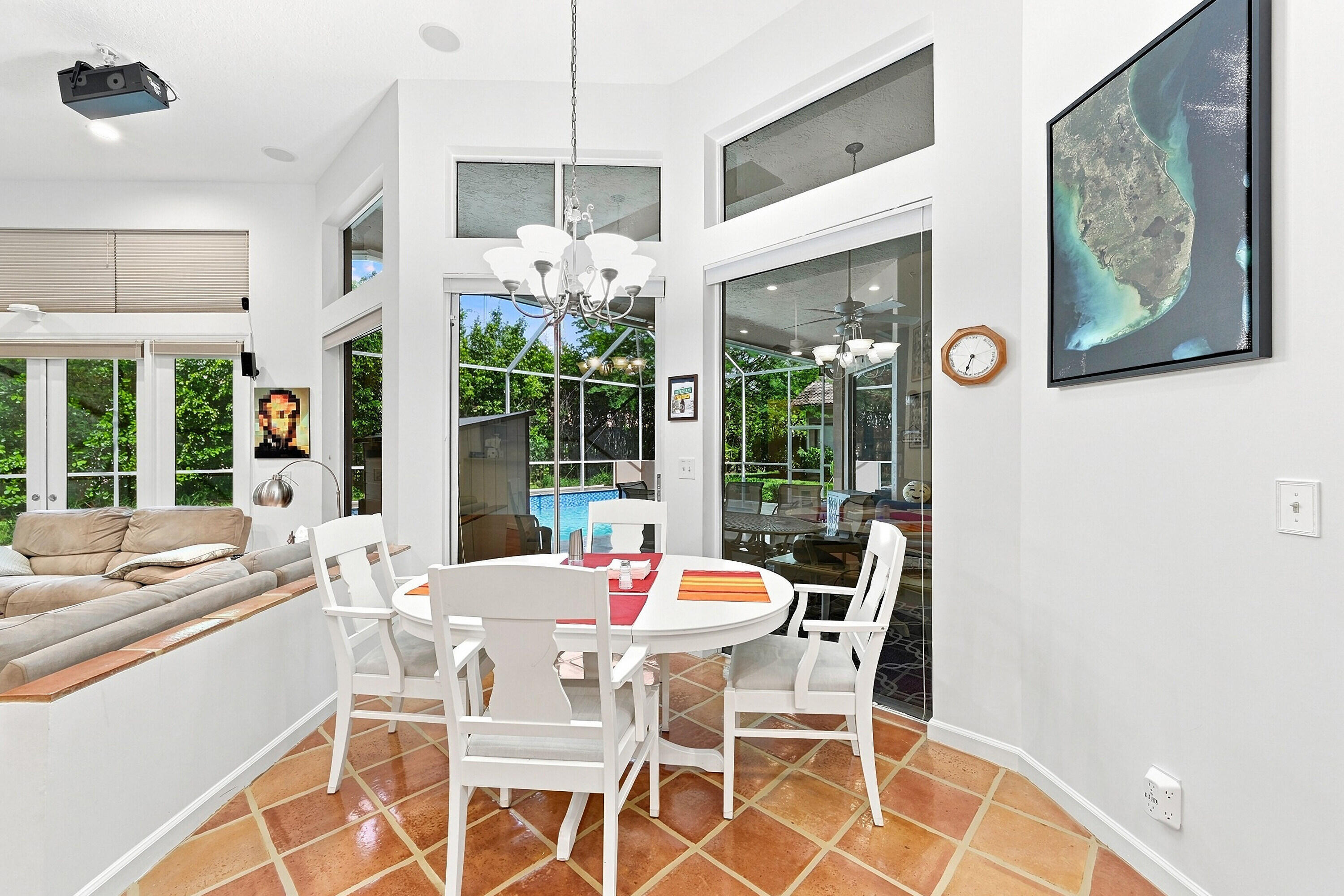 1960 Hartford Way Property Photo 21