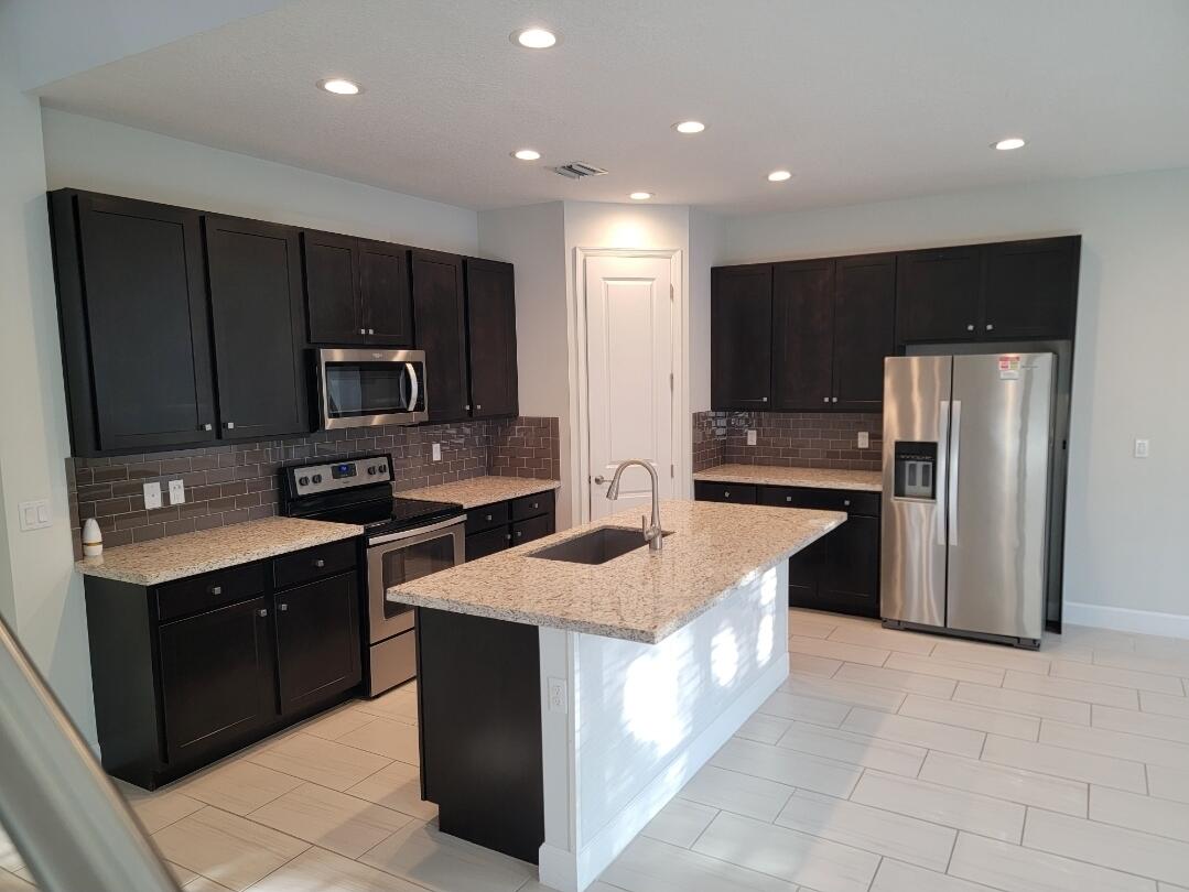 9044 Kingsmoor Way Property Photo 6