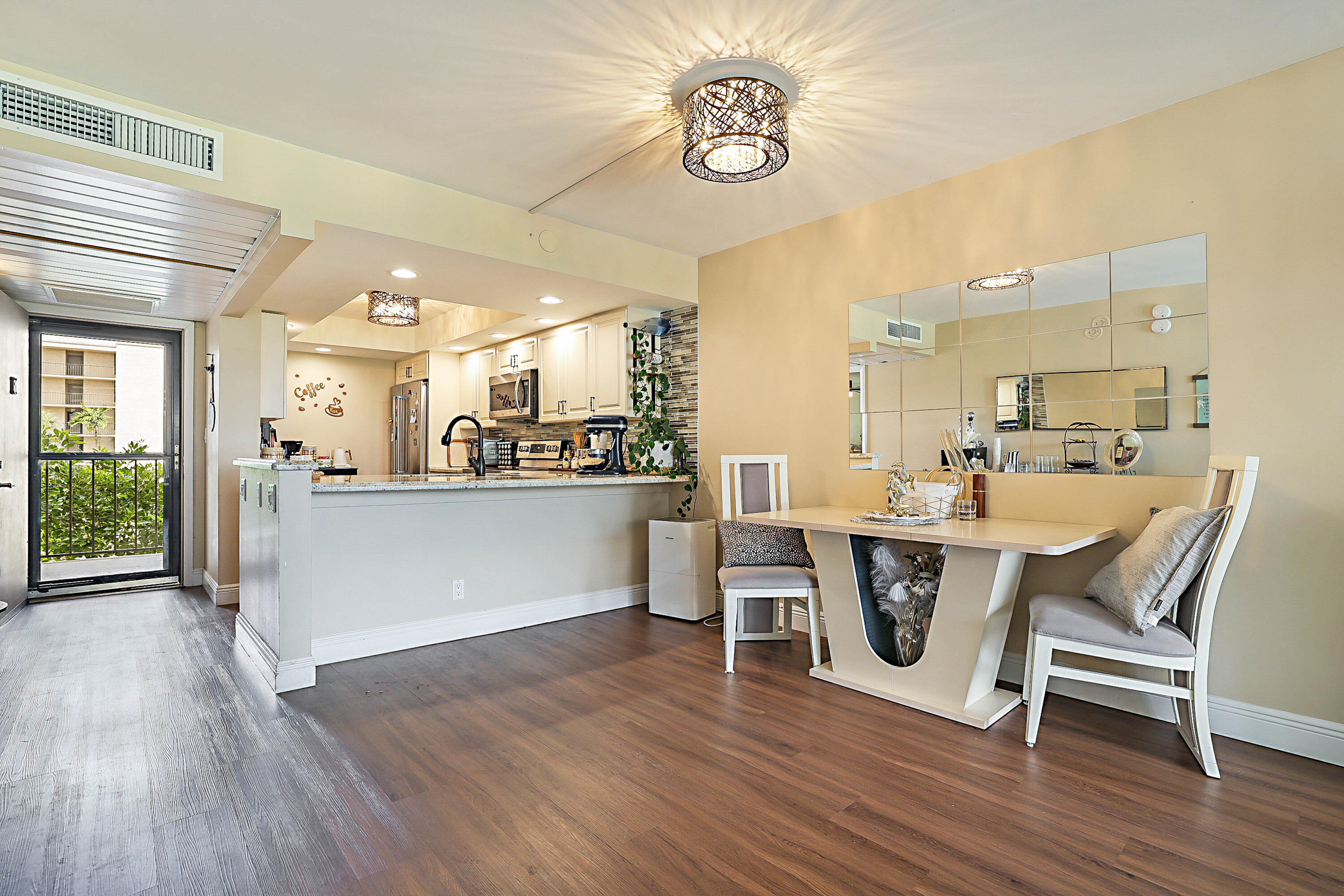 8 Royal Palm Way 3010 Property Photo 8
