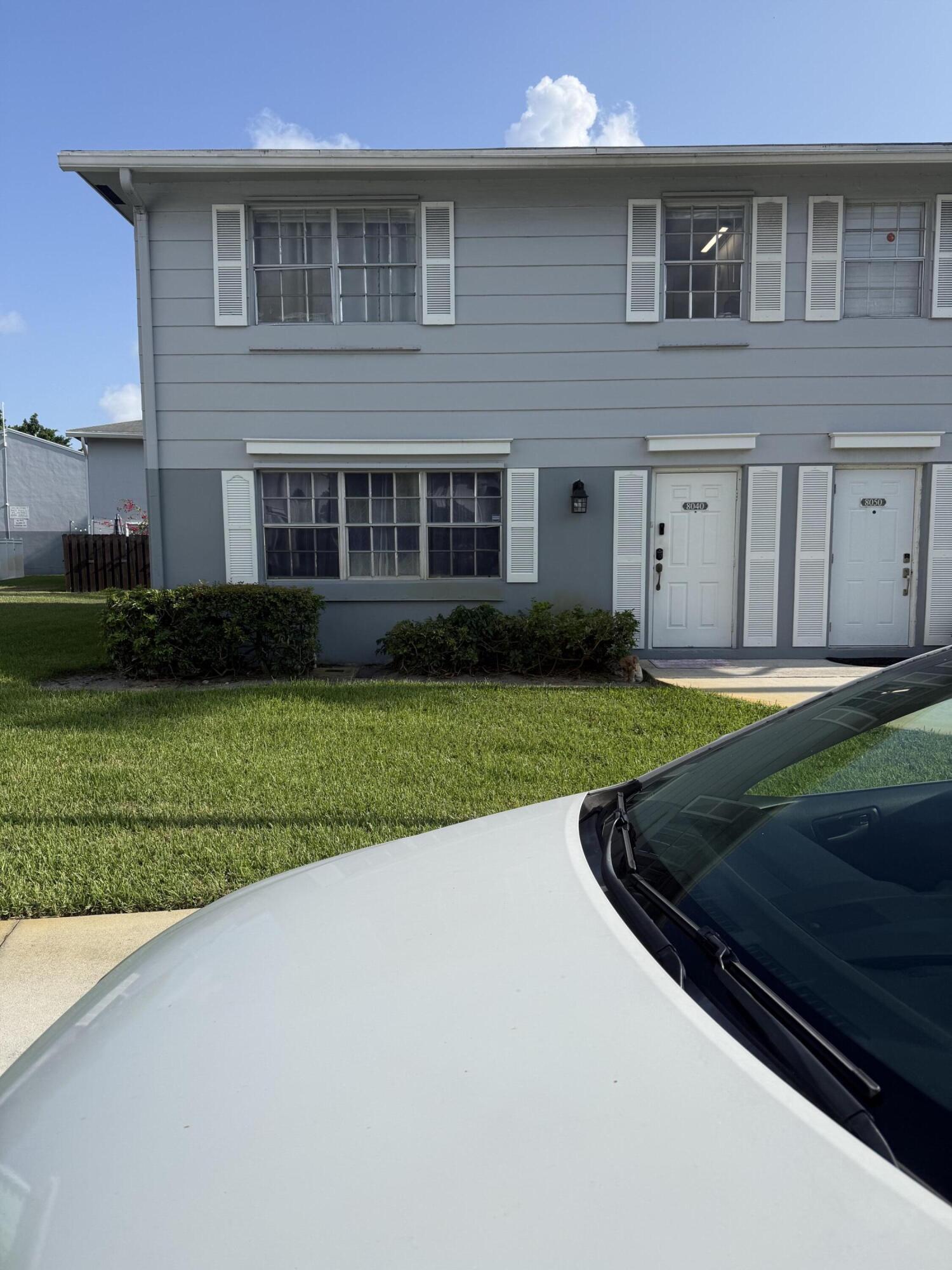 8040 Sw 17th Place 1-6 Property Photo 1