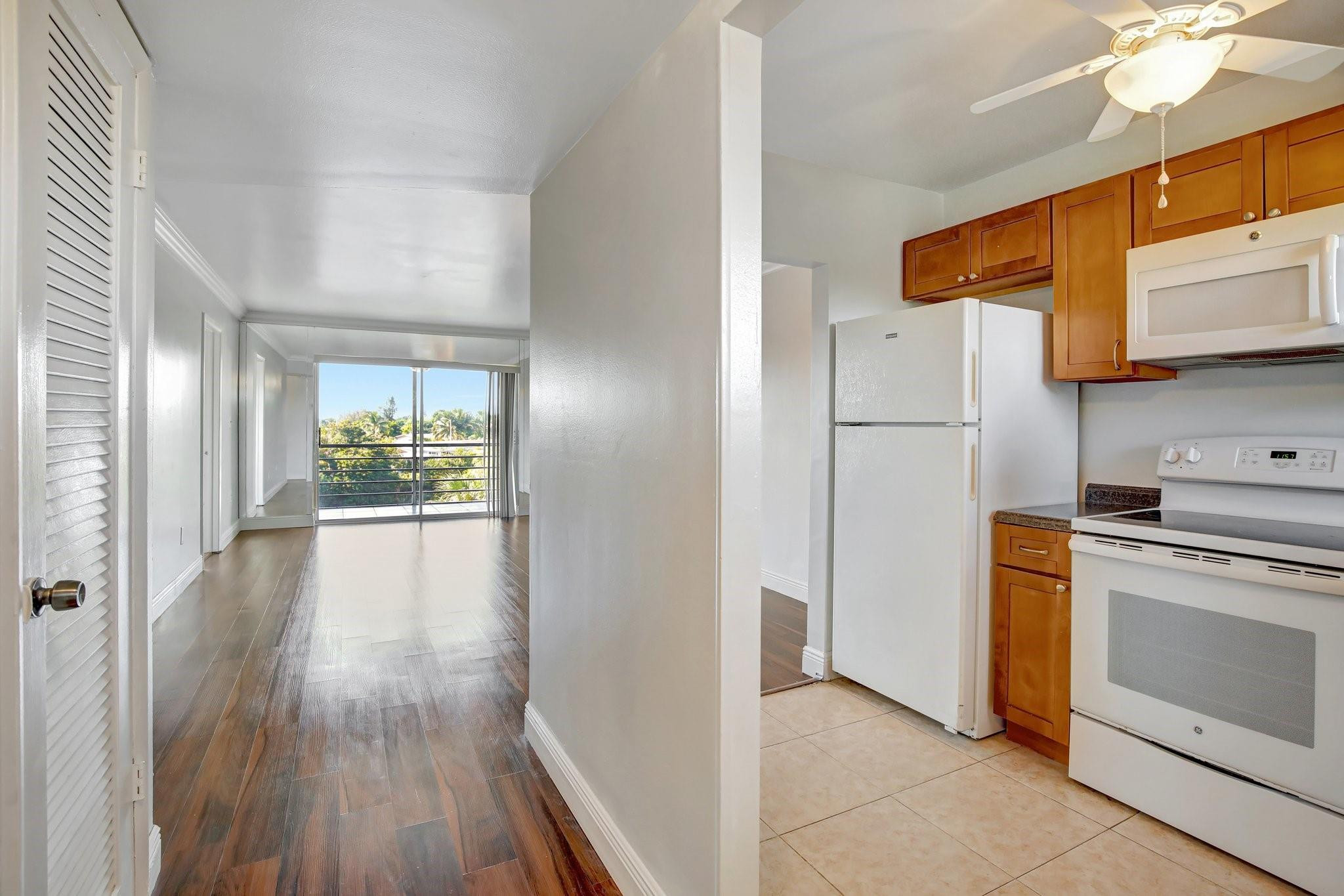 8225 Sunrise Lakes Boulevard 303 Property Photo 2