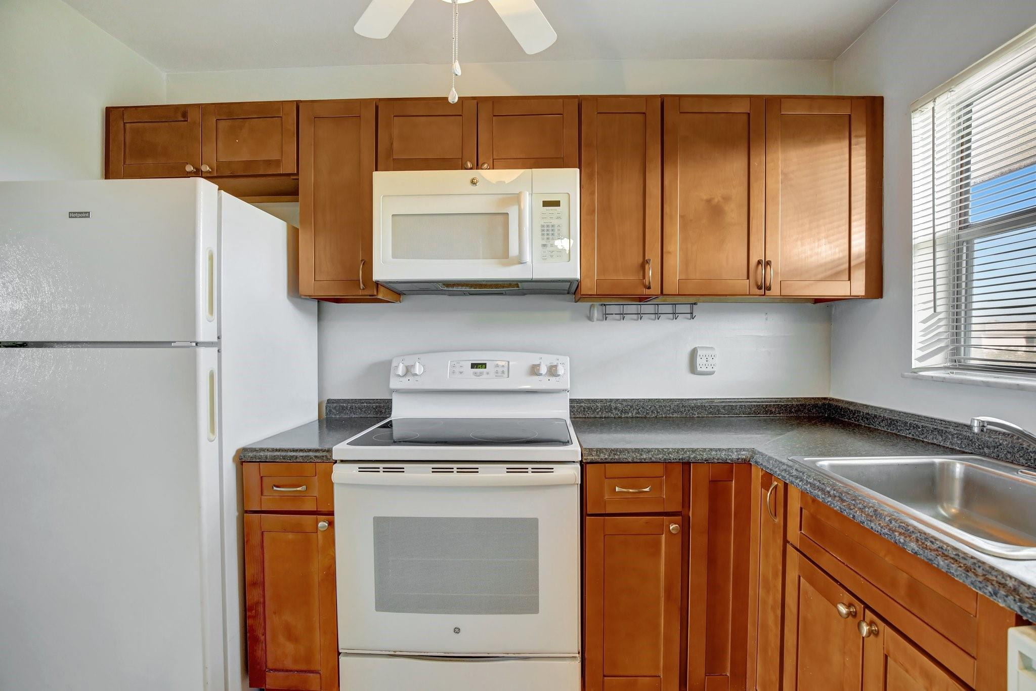 8225 Sunrise Lakes Boulevard 303 Property Photo 12