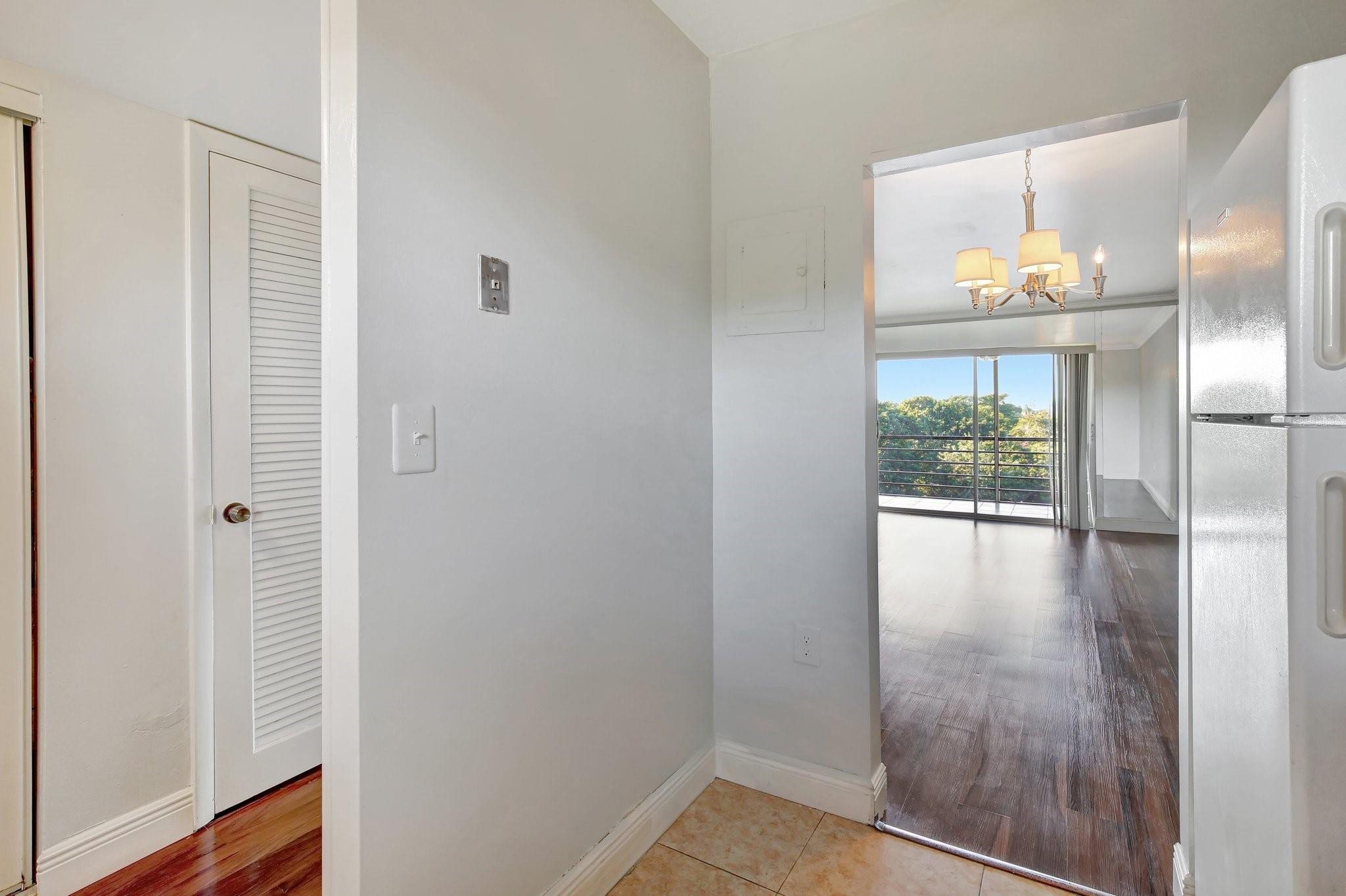 8225 Sunrise Lakes Boulevard 303 Property Photo 13