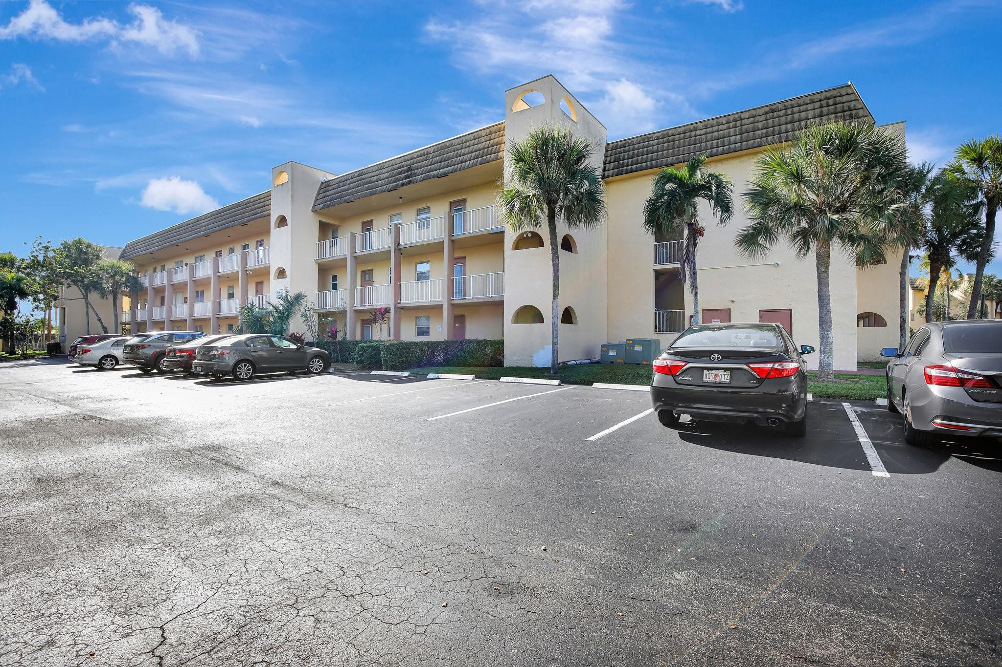 8225 Sunrise Lakes Boulevard 303 Property Photo 21