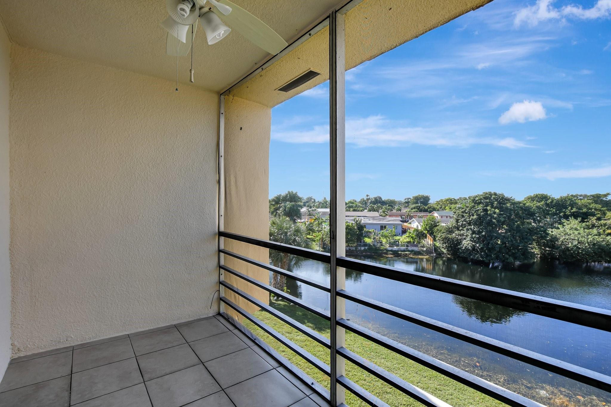 8225 Sunrise Lakes Boulevard 303 Property Photo 32